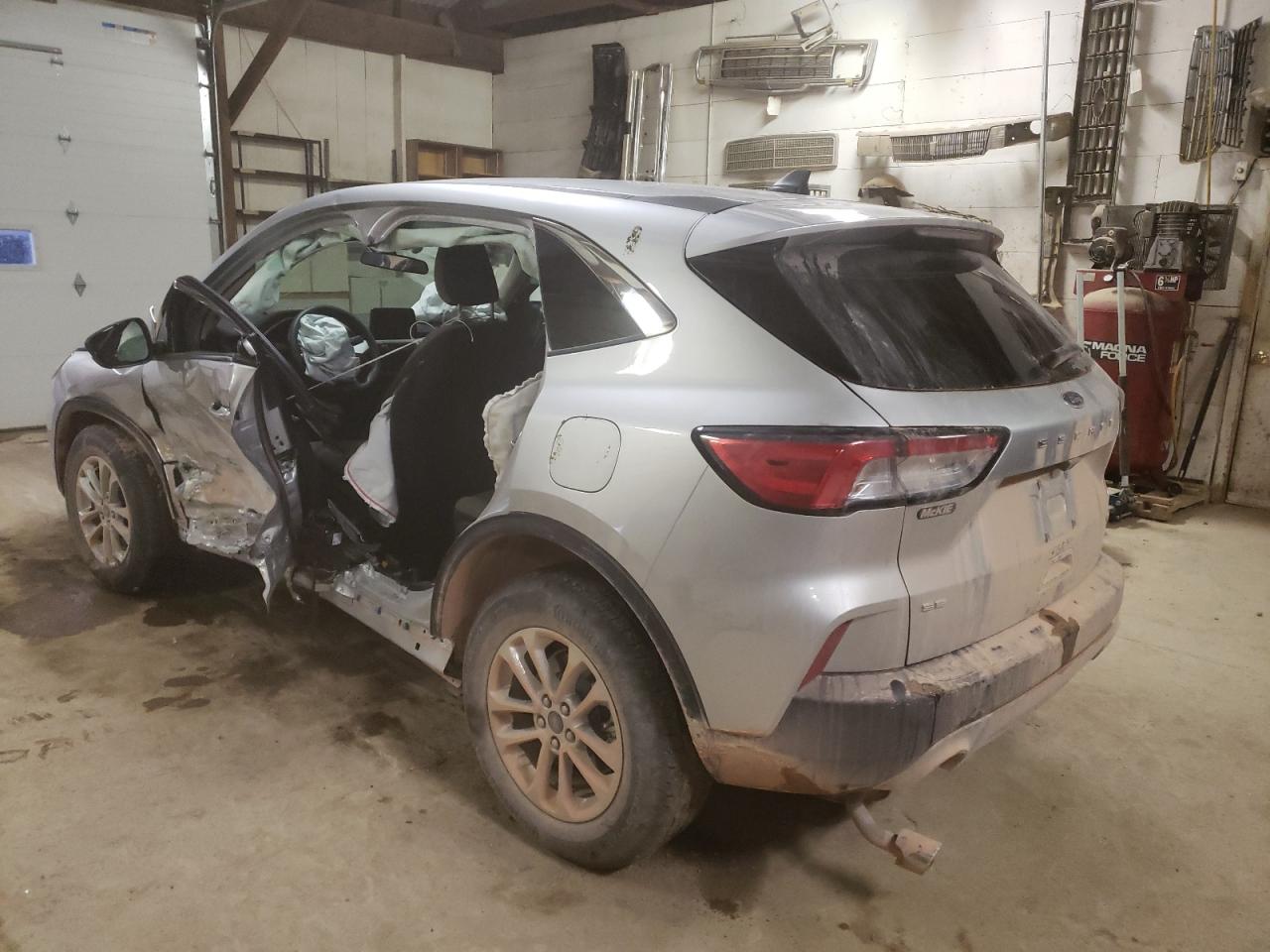 Photo 3 from auction – 2020 FORD ESCAPE SE with VIN 1FMCU9G63LUC20127