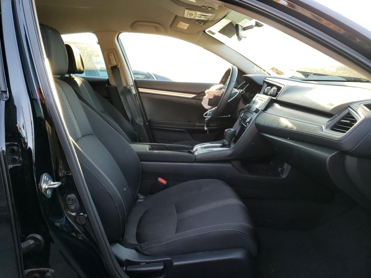 Photo 5 from auction – 2017 HONDA CIVIC LX with VIN 19XFC2F55HE053778