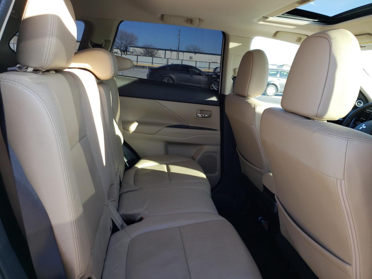 Photo 6 from auction – 2018 MITSUBISHI OUTLANDER with VIN JA4AD3A3XJZ029287