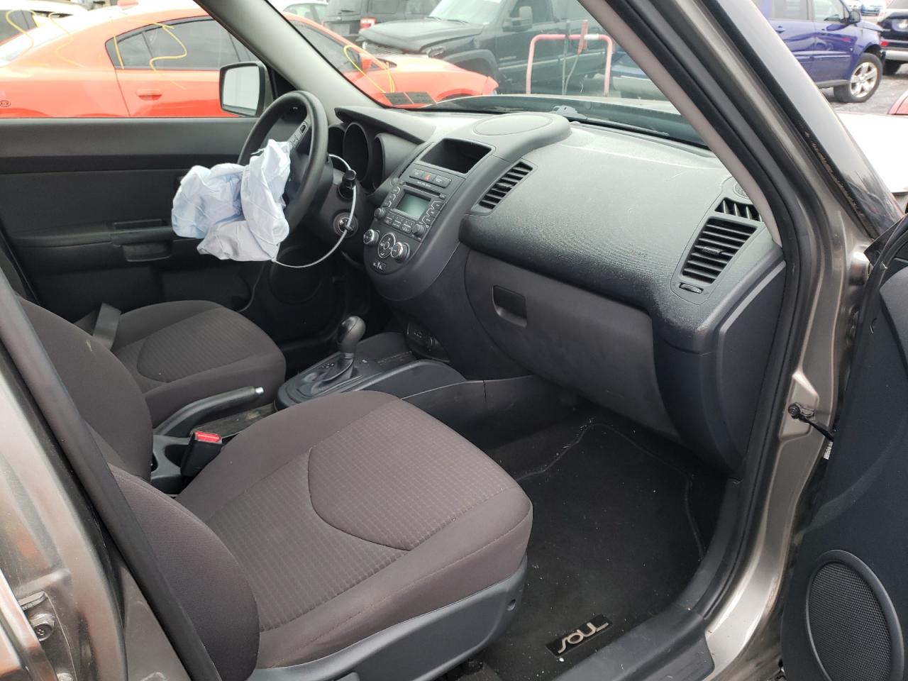 Photo 5 from auction – 2013 KIA SOUL with VIN KNDJT2A58D7606807