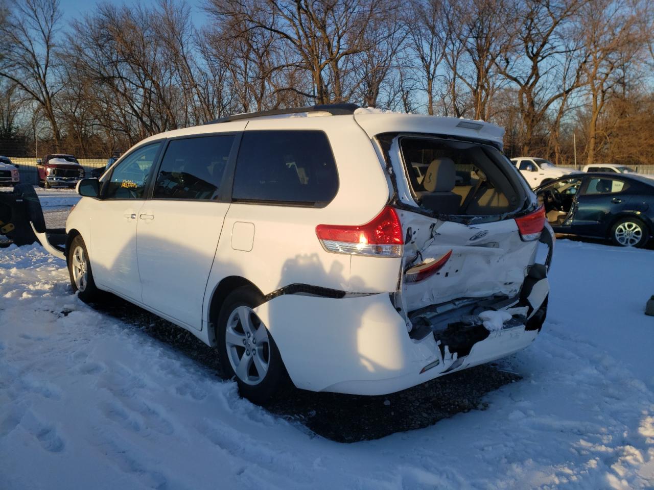 Photo 3 from auction – 2012 TOYOTA SIENNA LE with VIN 5TDKK3DC4CS205492
