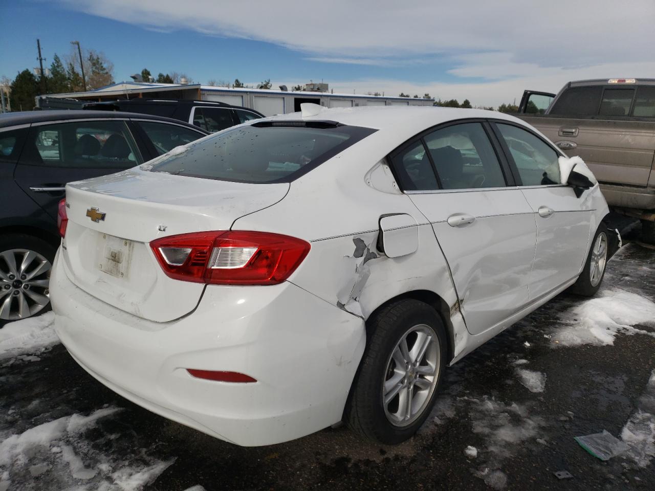 Photo 4 from auction – 2017 CHEVROLET CRUZE LT with VIN 1G1BE5SM8H7204659