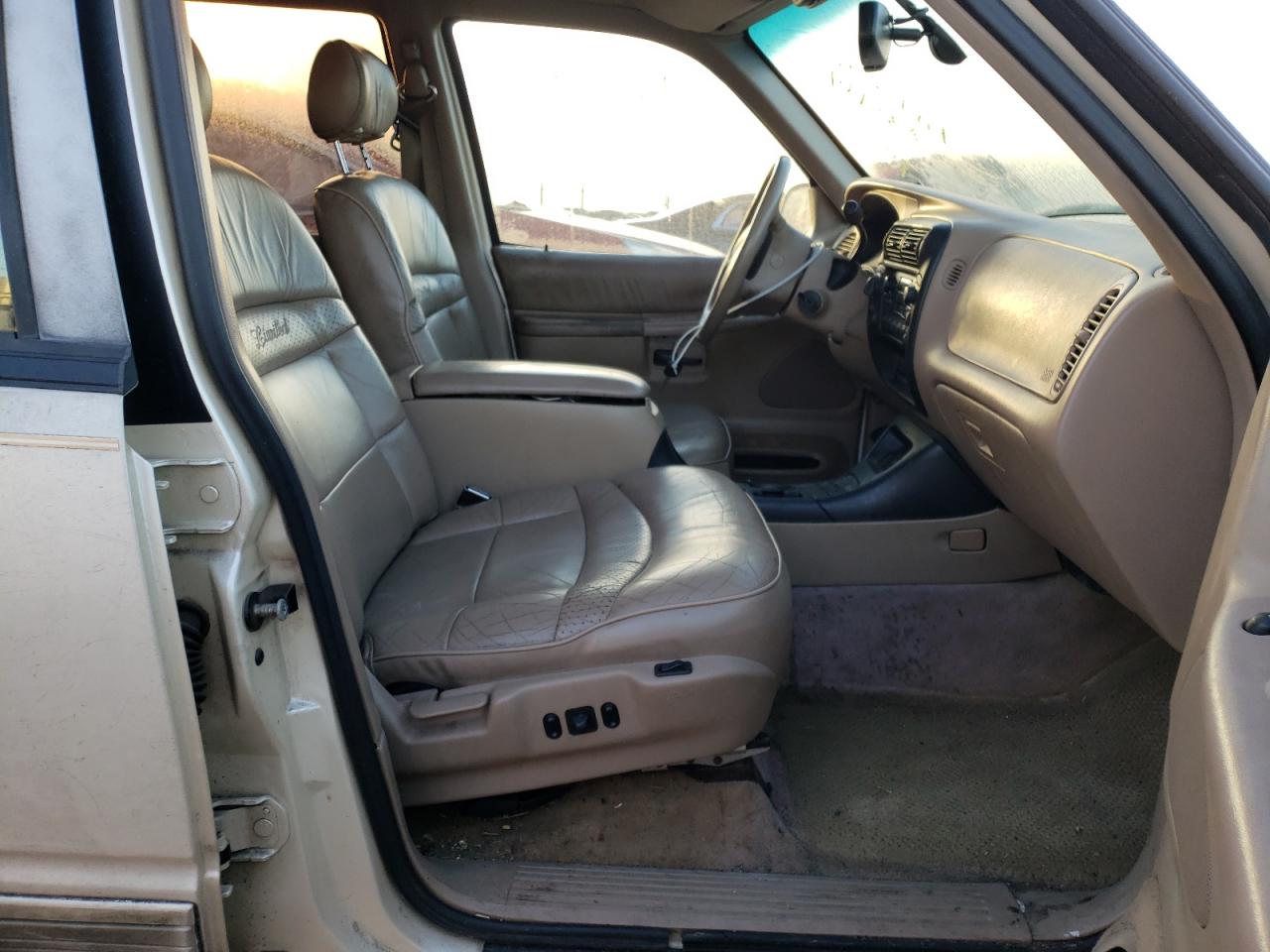 Photo 5 from auction – 1997 FORD EXPLORER with VIN 1FMDU35P5VZA35144