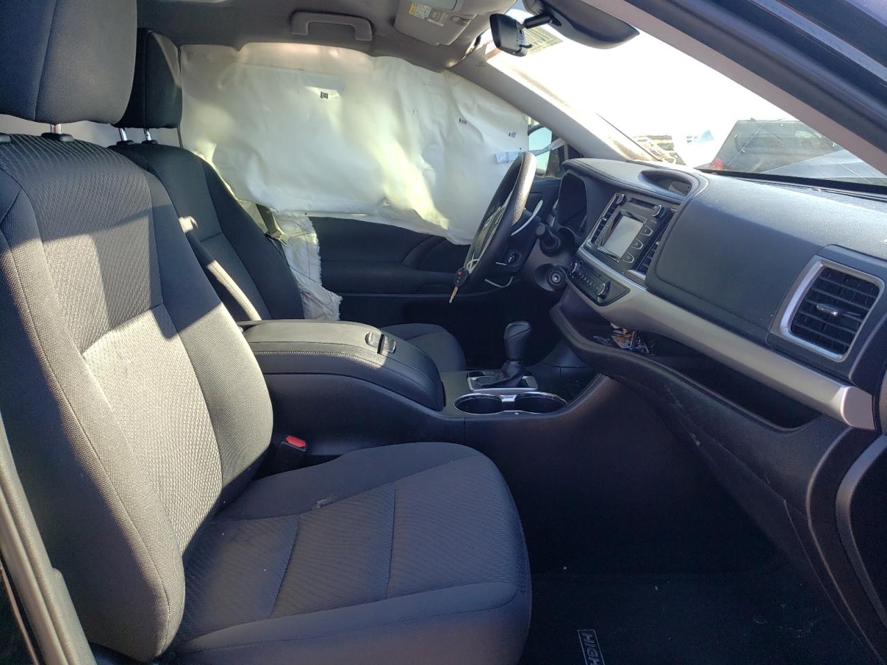 Photo 5 from auction – 2019 TOYOTA HIGHLANDER with VIN 5TDZARFH6KS045935