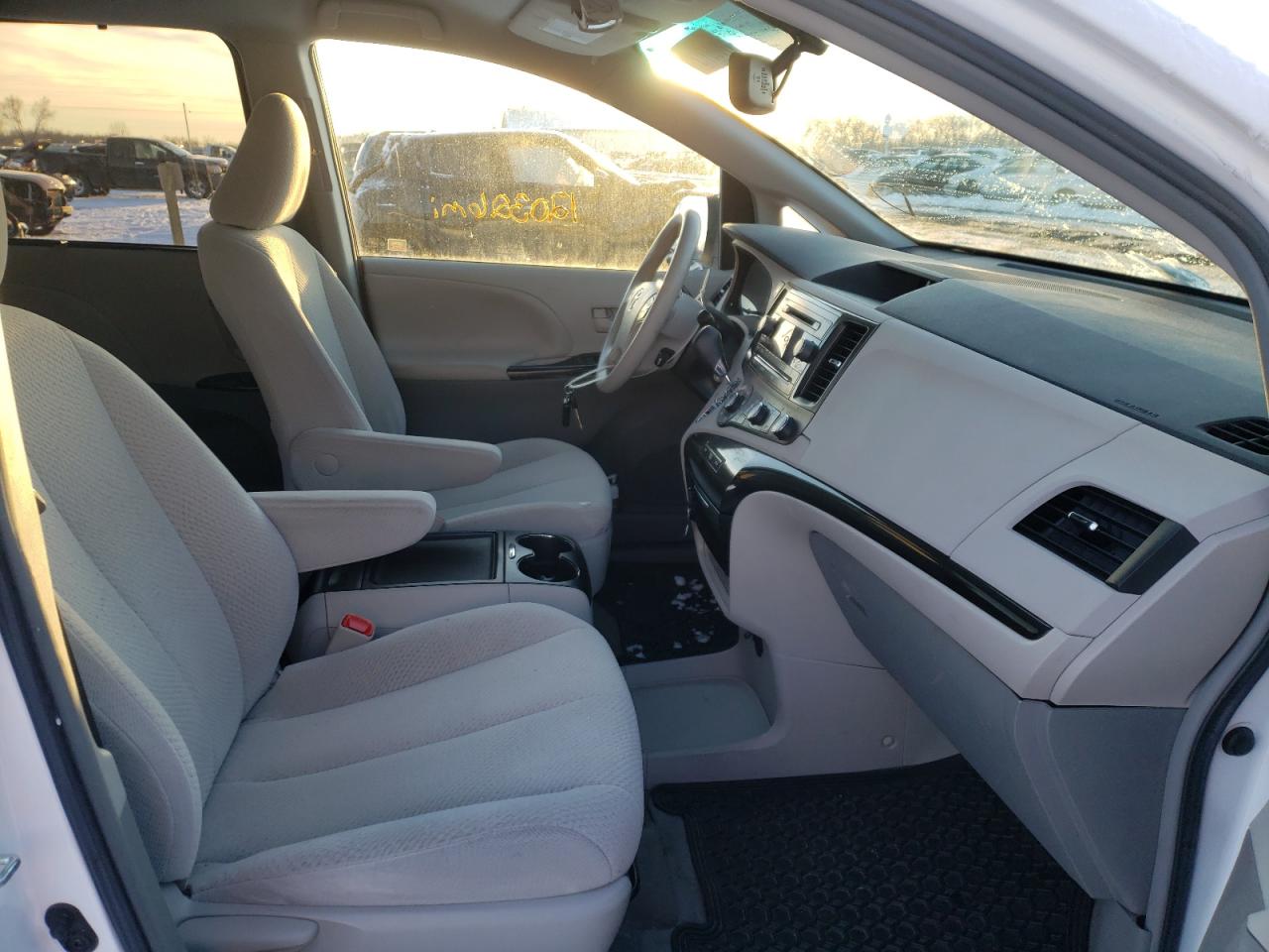 Photo 5 from auction – 2012 TOYOTA SIENNA LE with VIN 5TDKK3DC4CS205492