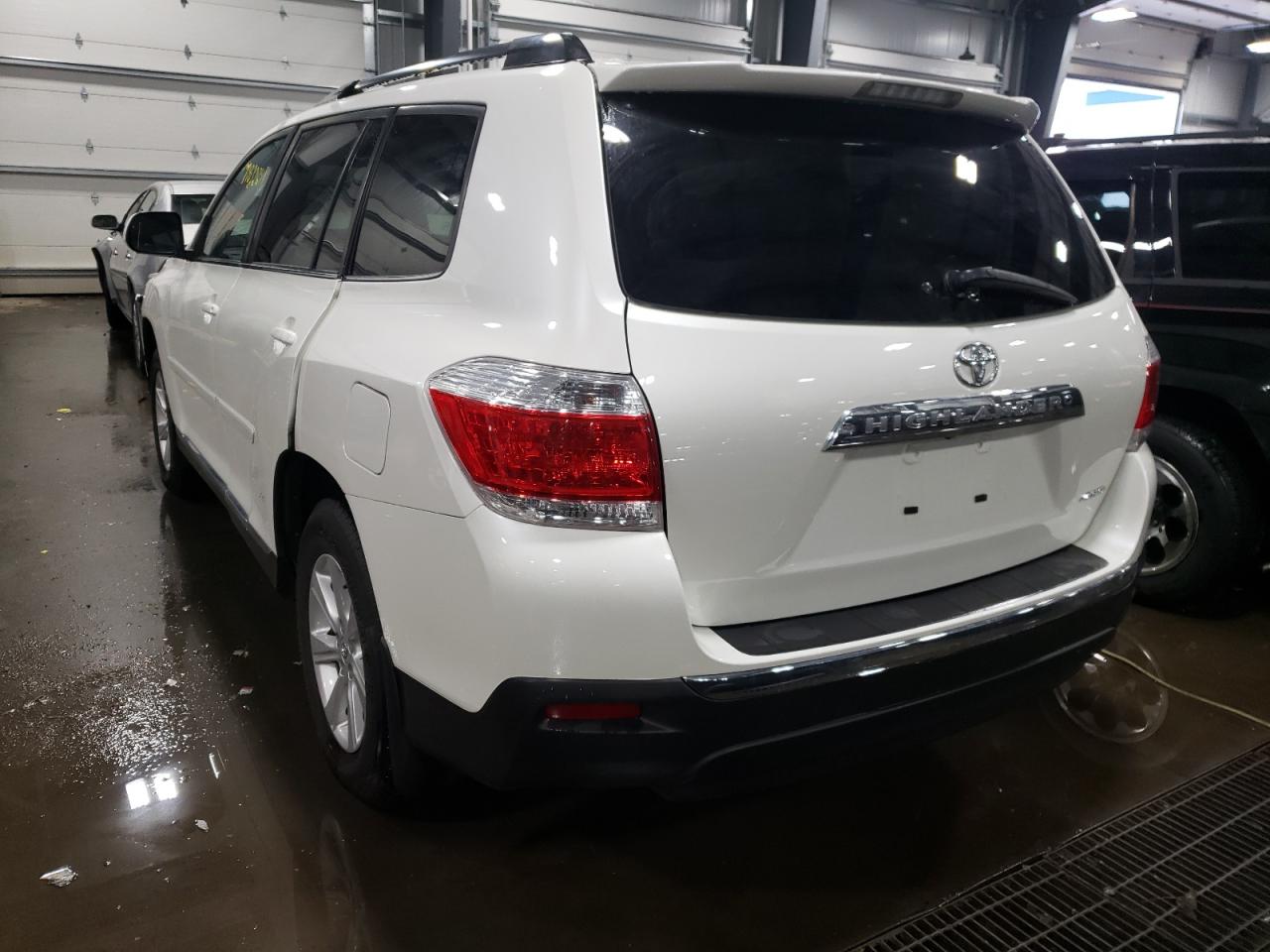 Photo 3 from auction – 2012 TOYOTA HIGHLANDER with VIN 5TDBK3EH7CS112573