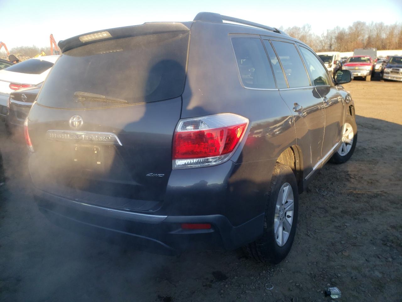 Photo 4 from auction – 2011 TOYOTA HIGHLANDER with VIN 5TDBK3EH5BS070418