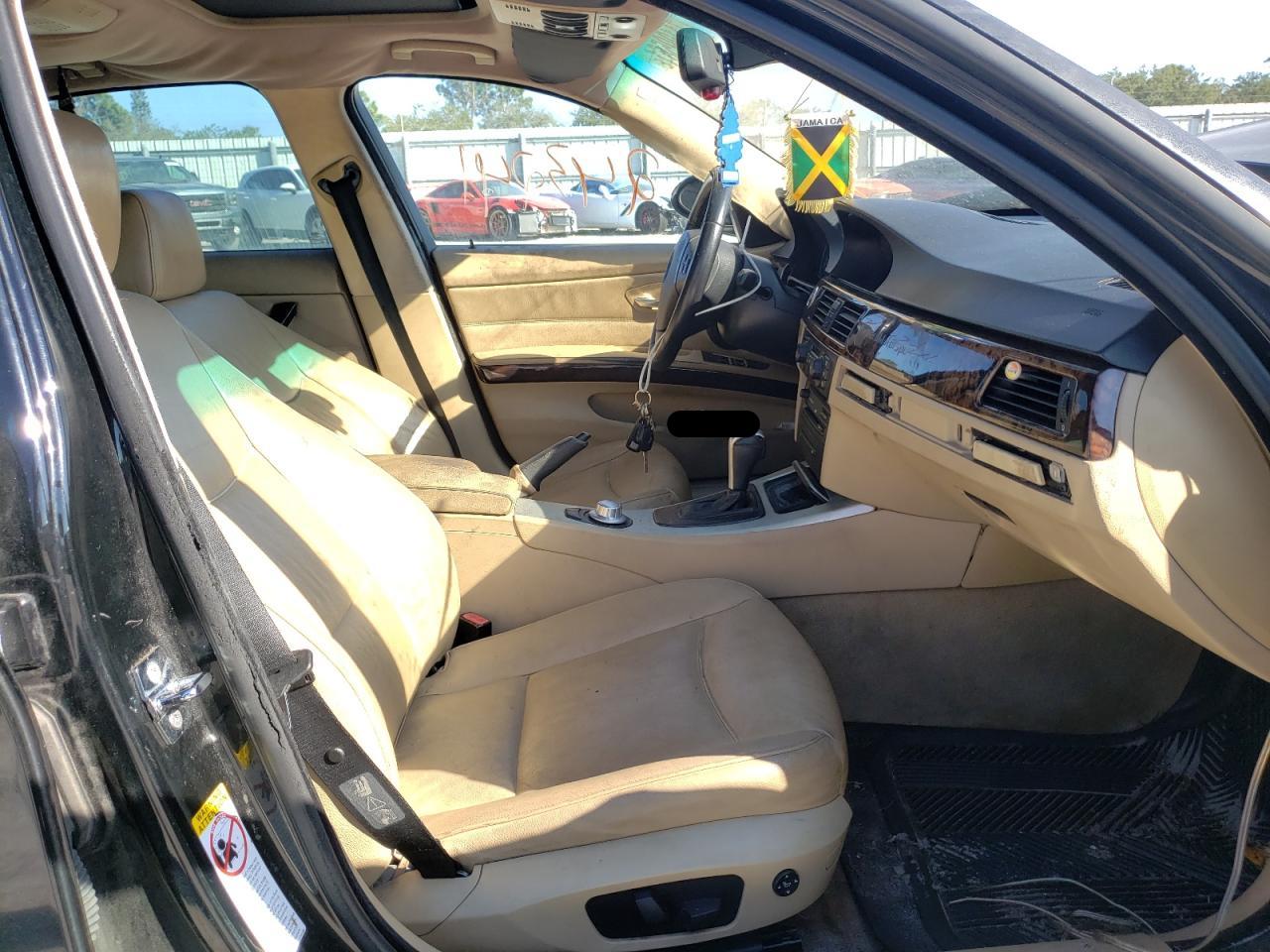 Photo 5 from auction – 2006 BMW 325 I with VIN WBAVB13596KX40556