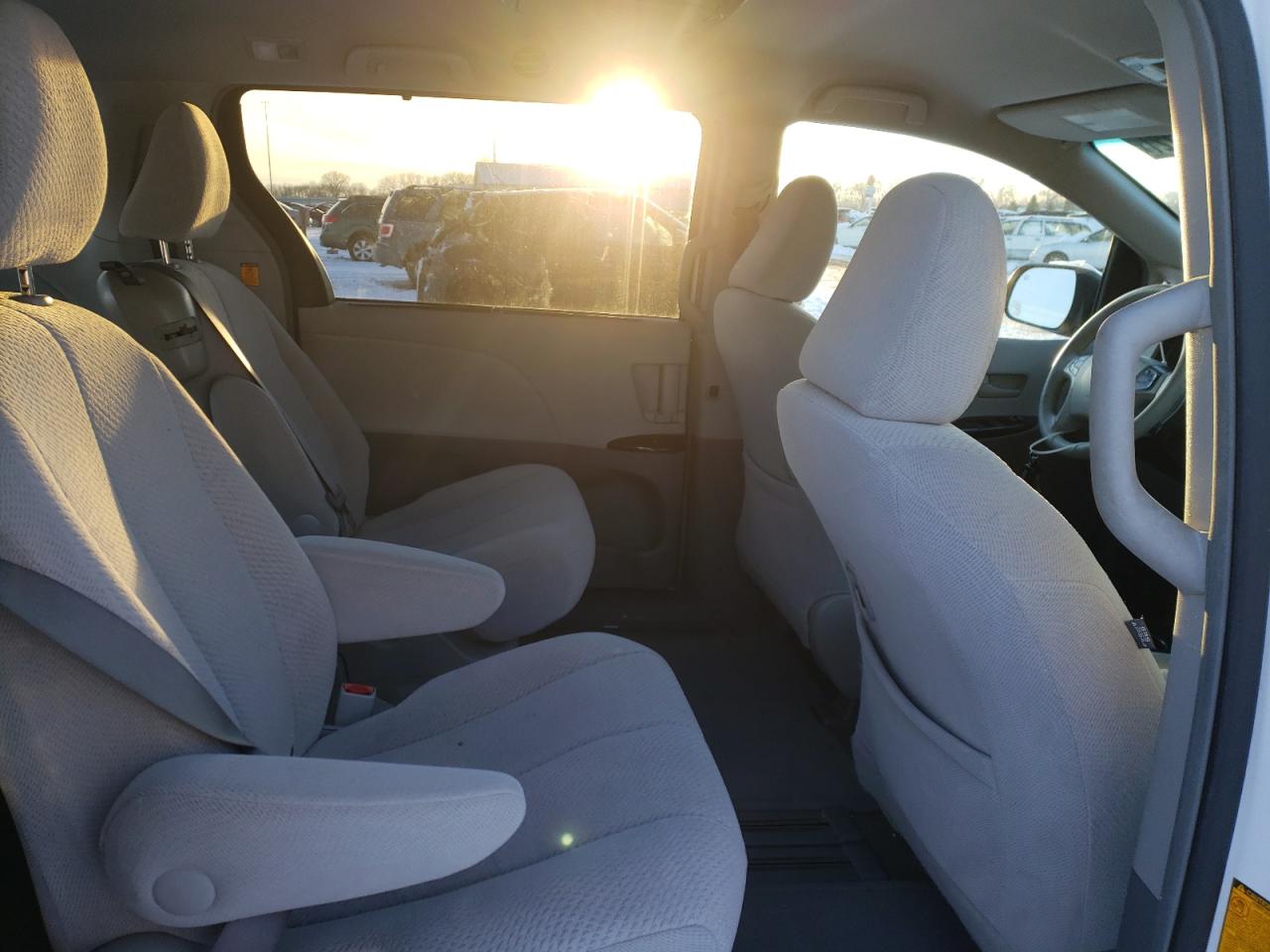 Photo 6 from auction – 2012 TOYOTA SIENNA LE with VIN 5TDKK3DC4CS205492