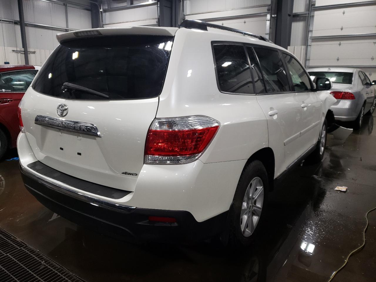Photo 4 from auction – 2012 TOYOTA HIGHLANDER with VIN 5TDBK3EH7CS112573
