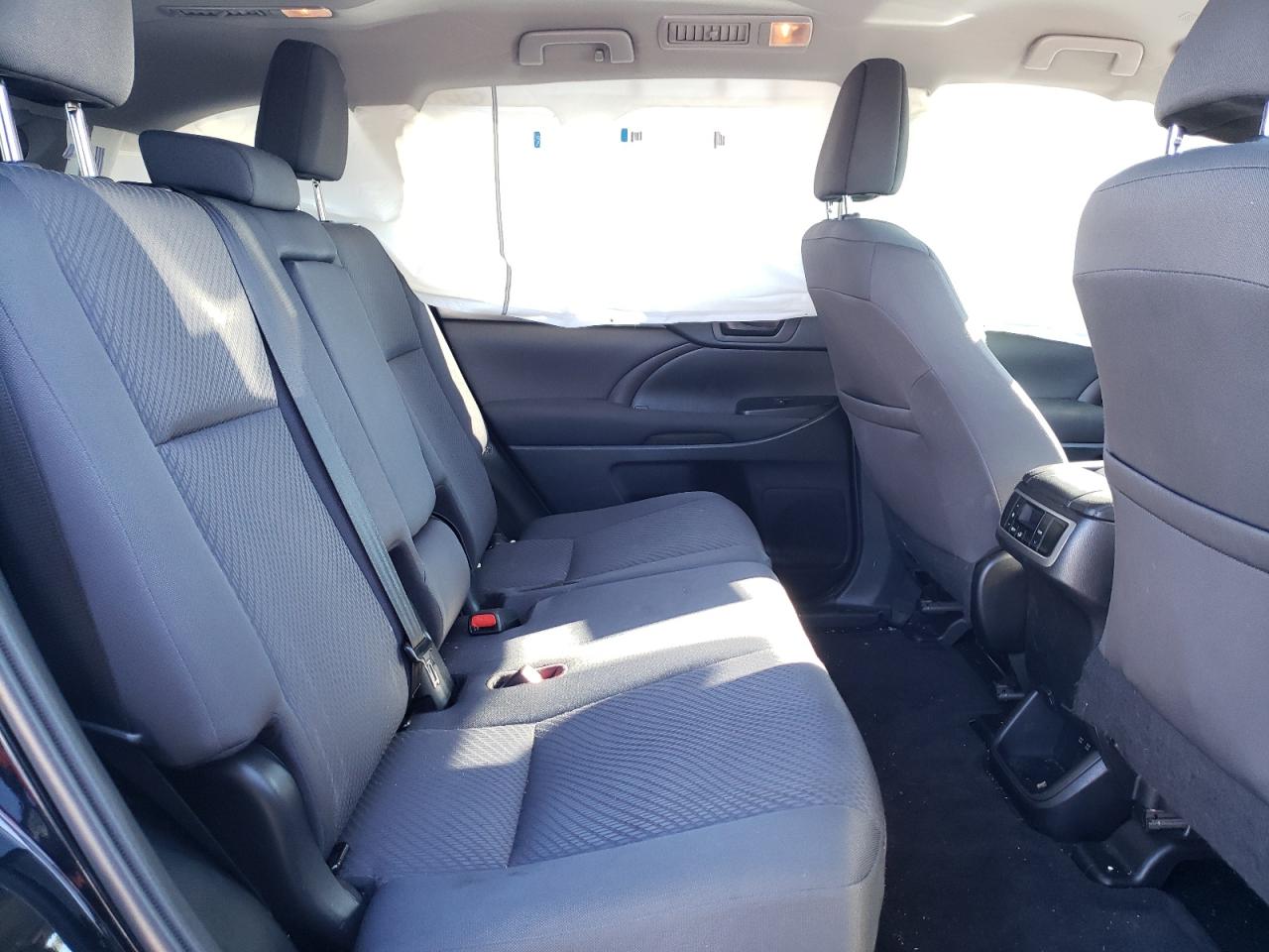 Photo 6 from auction – 2019 TOYOTA HIGHLANDER with VIN 5TDZARFH6KS045935
