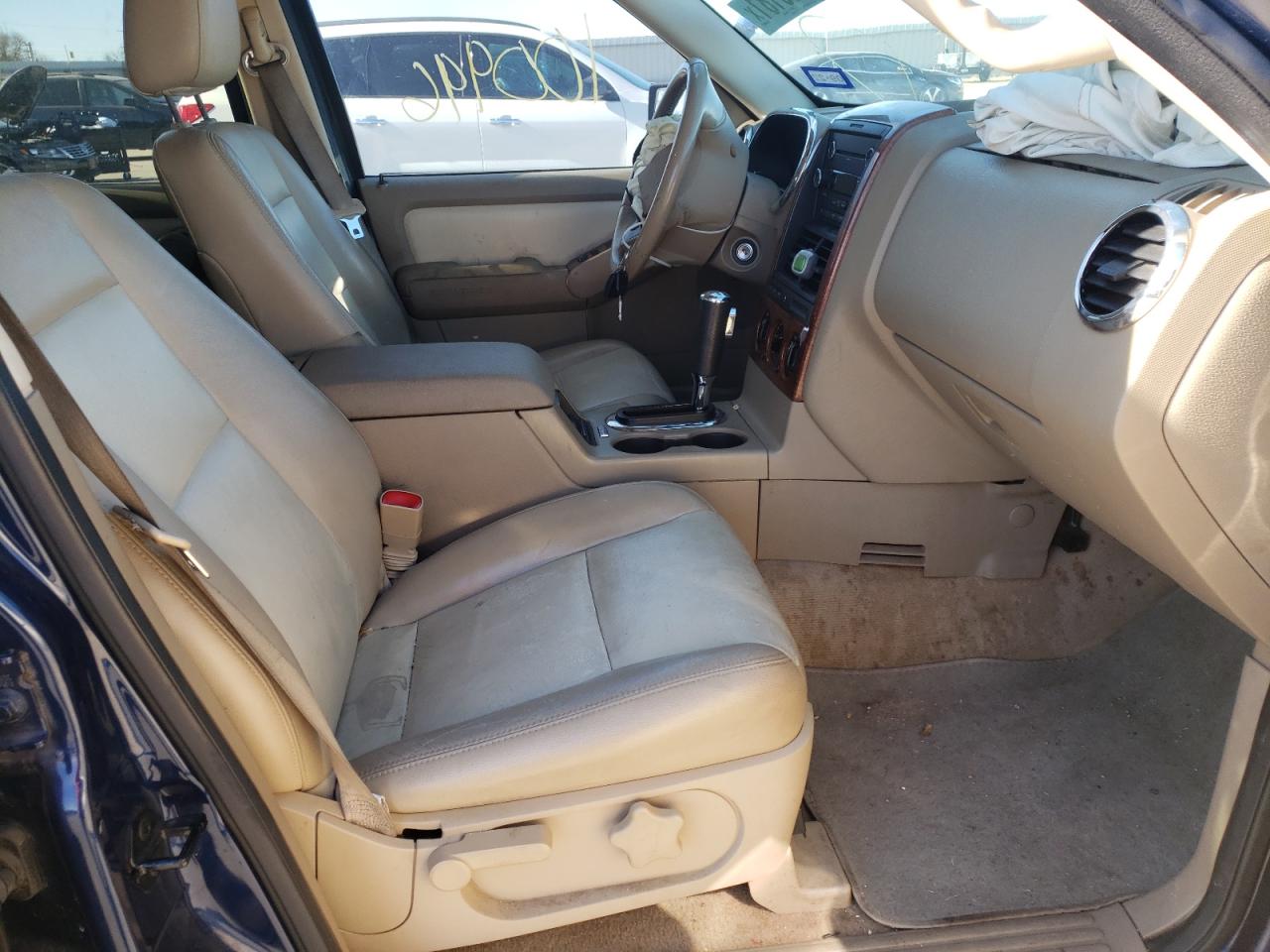 Photo 5 from auction – 2008 FORD EXPLORER E with VIN 1FMEU64E48UA79482