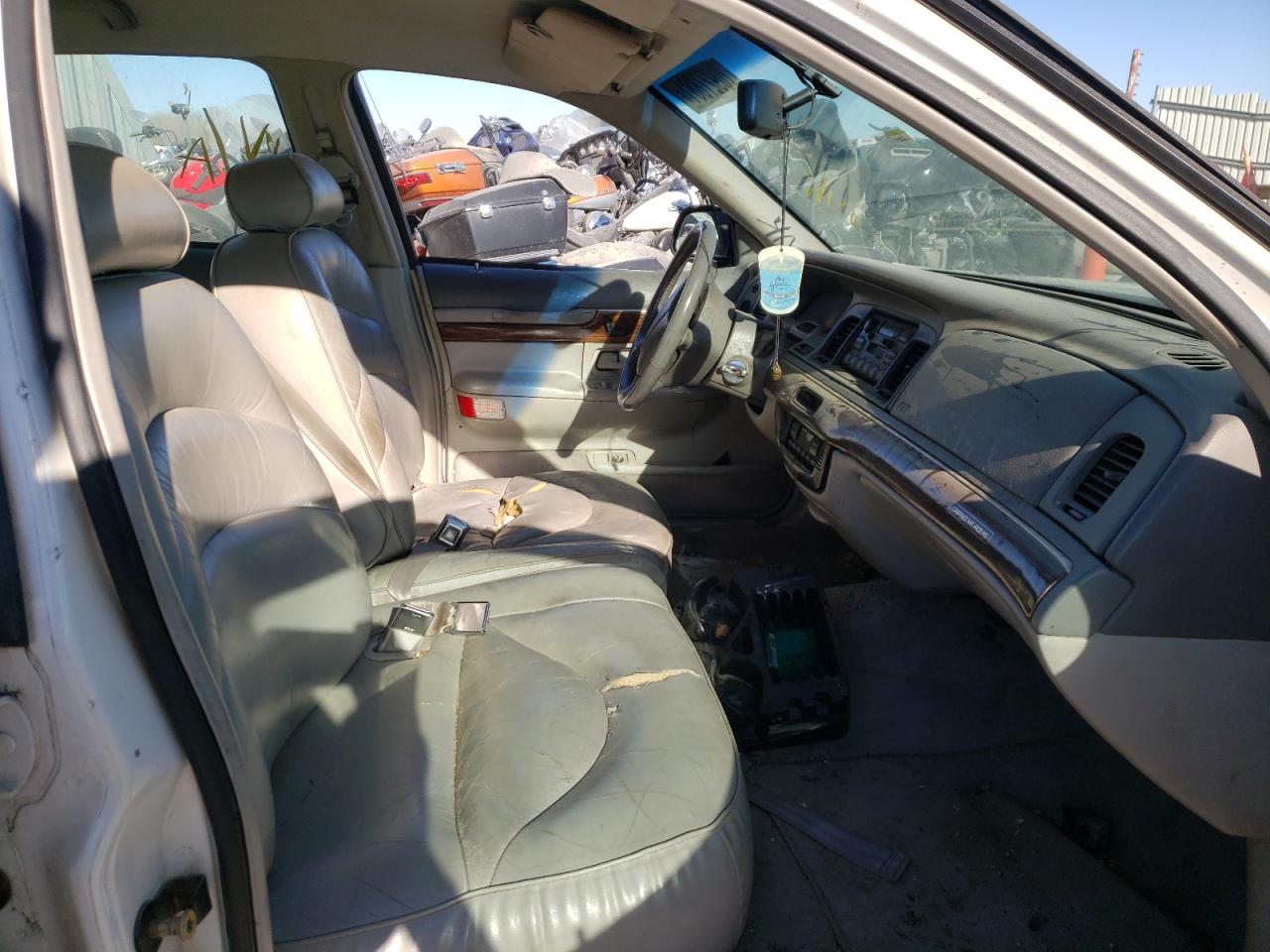 Photo 5 from auction – 1996 MERCURY GRAND MARQ with VIN 2MELM75W2TX655093
