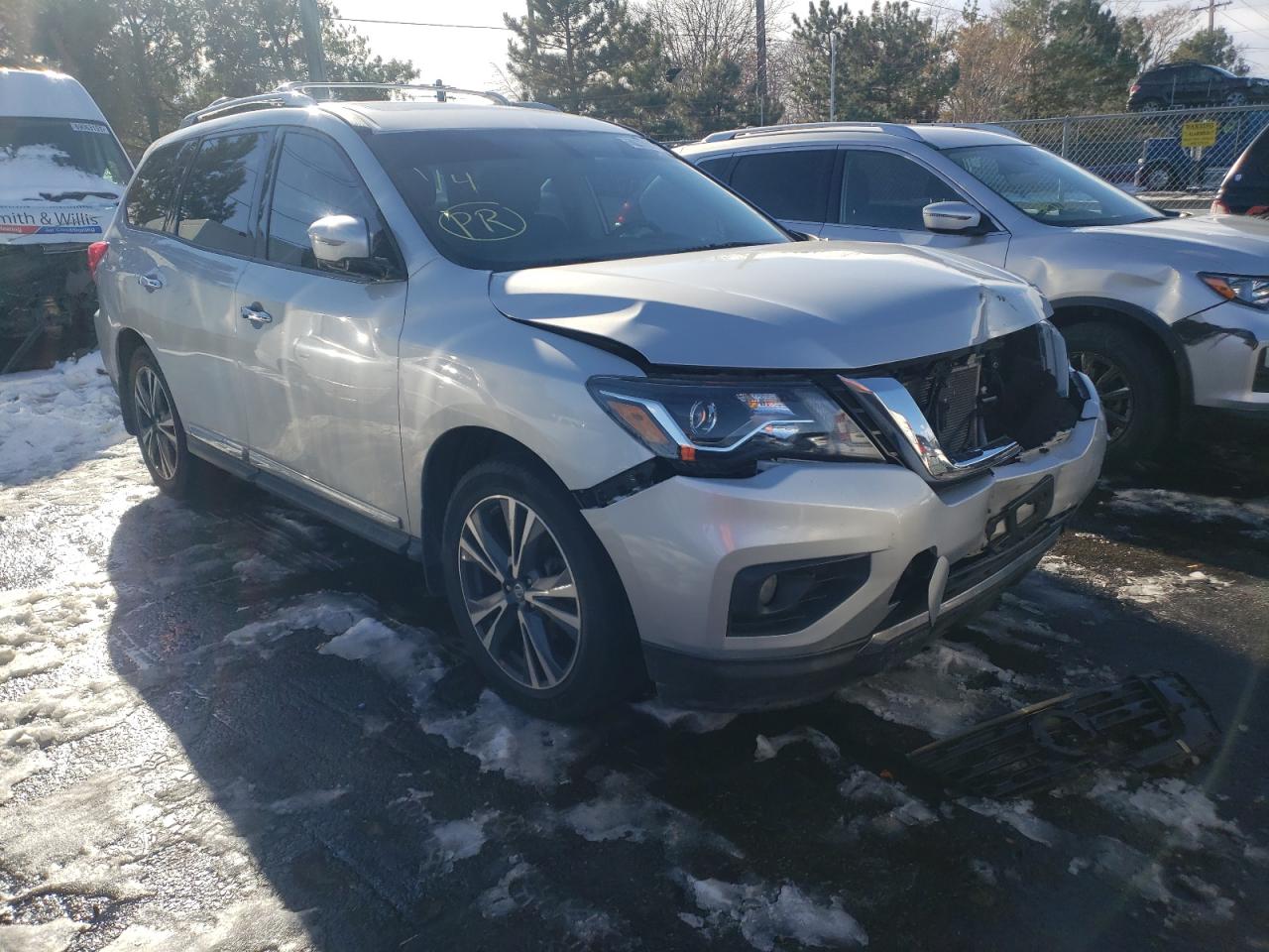 NISSAN PATHFINDER 2017 with VIN 5N1DR2MM0HC620272 - Photo from auction