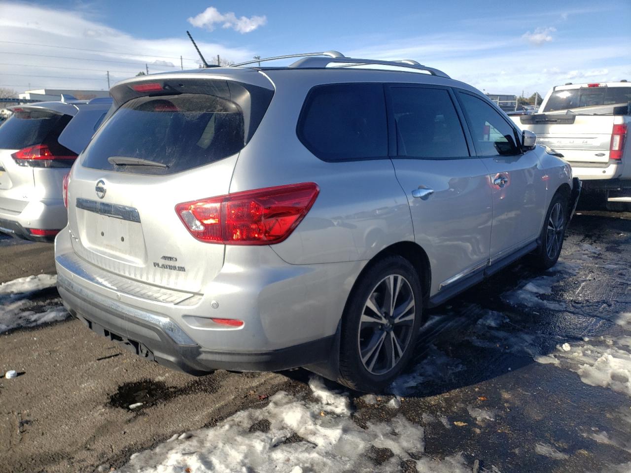 Photo 4 from auction – 2017 NISSAN PATHFINDER with VIN 5N1DR2MM0HC620272