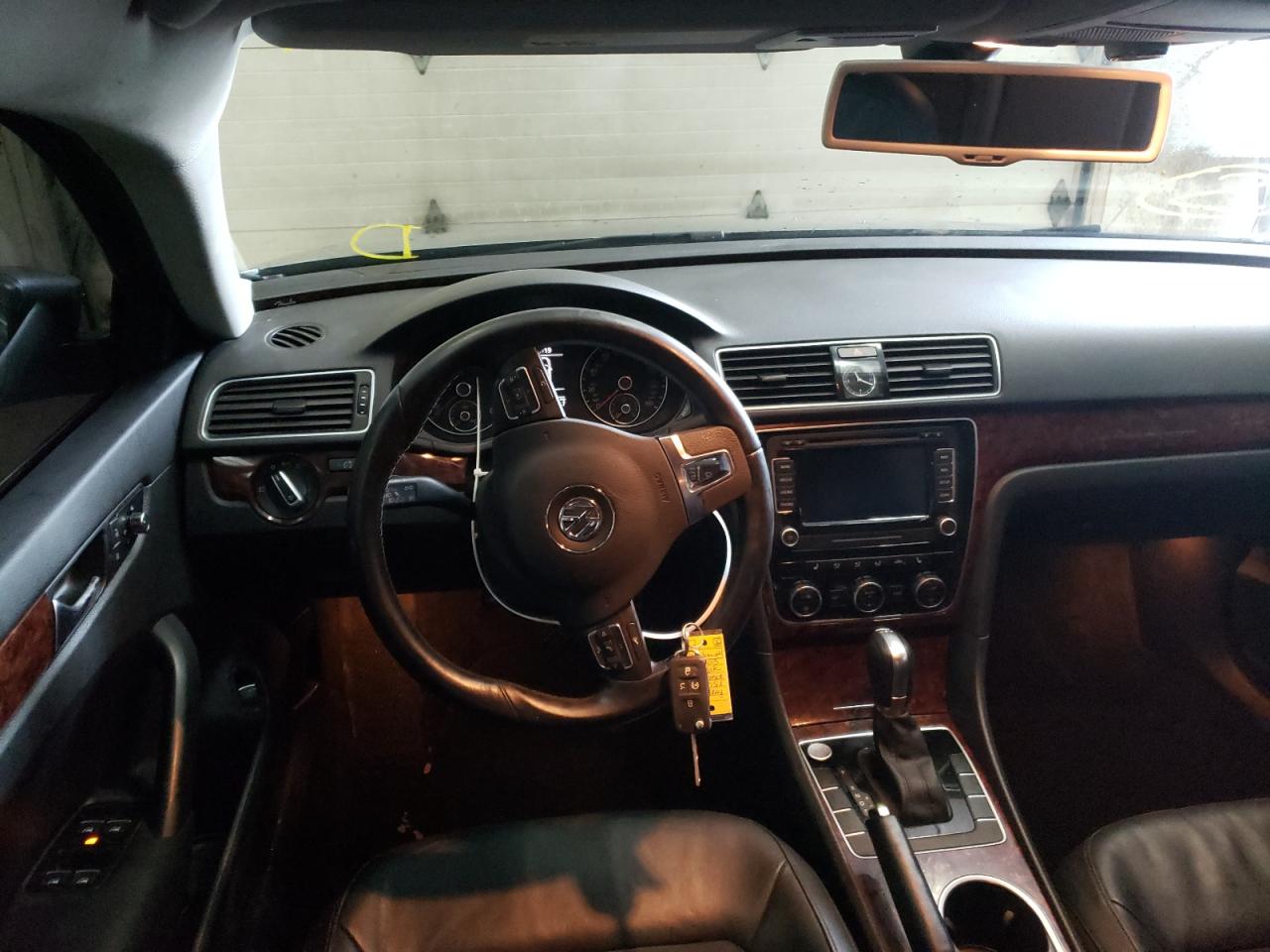 Photo 9 from auction – 2013 VOLKSWAGEN PASSAT SEL with VIN 1VWCN7A36DC084729