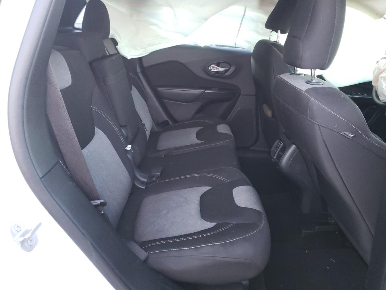 Photo 6 from auction – 2014 JEEP CHEROKEE S with VIN 1C4PJLAB3EW126919