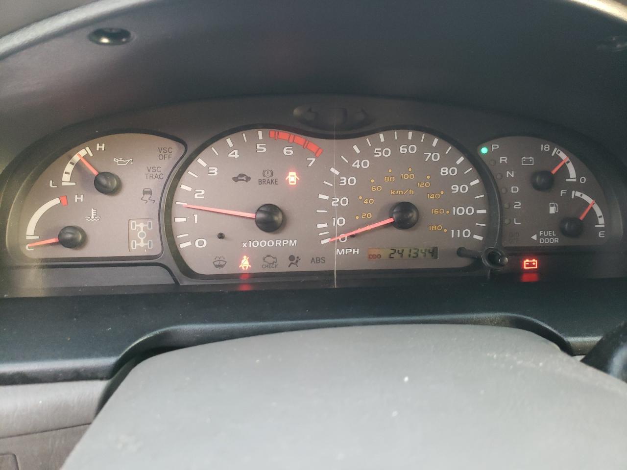 Photo 8 from auction – 2002 TOYOTA SEQUOIA SR with VIN 5TDBT44A72S133512