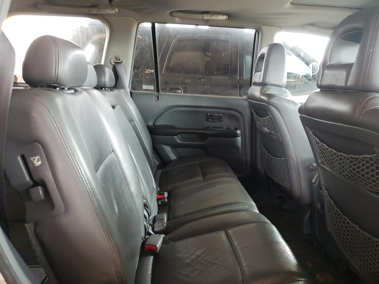 Photo 6 from auction – 2005 HONDA PILOT EXL with VIN 5FNYF18545B037262