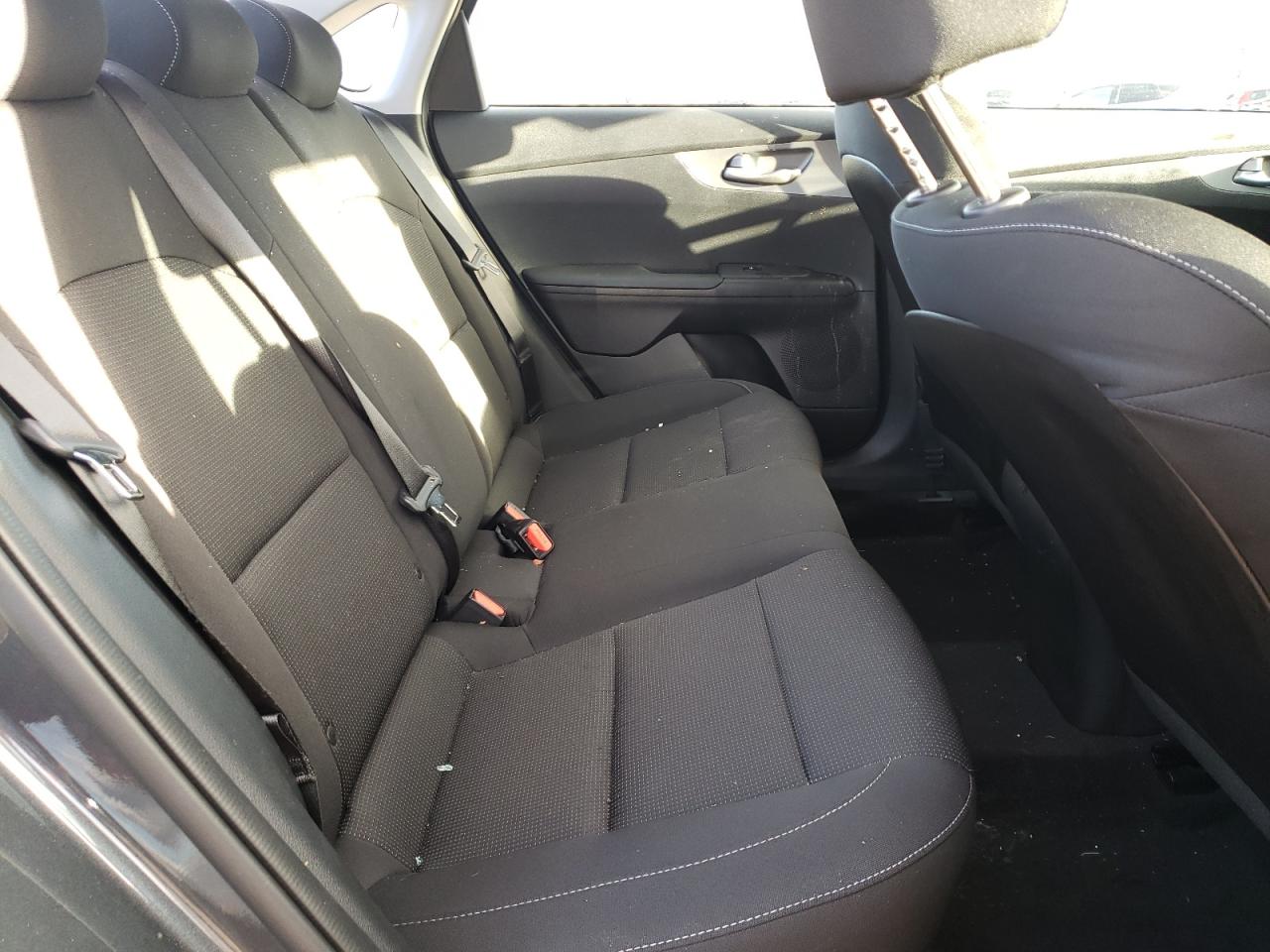 Photo 6 from auction – 2021 KIA FORTE FE with VIN 3KPF24AD5ME398428