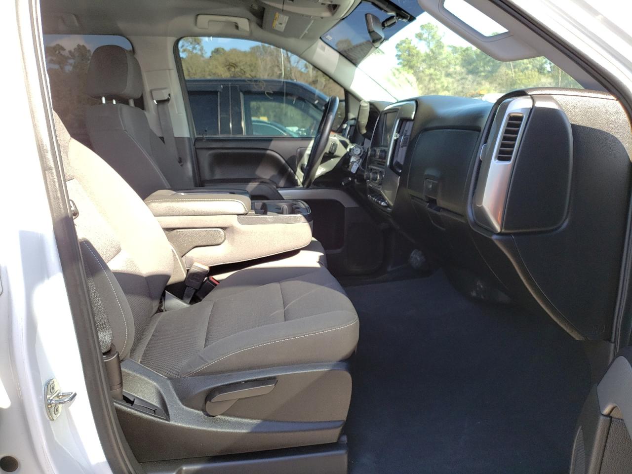 Photo 5 from auction – 2018 CHEVROLET SILVERADO with VIN 3GCUKREC8JG604735