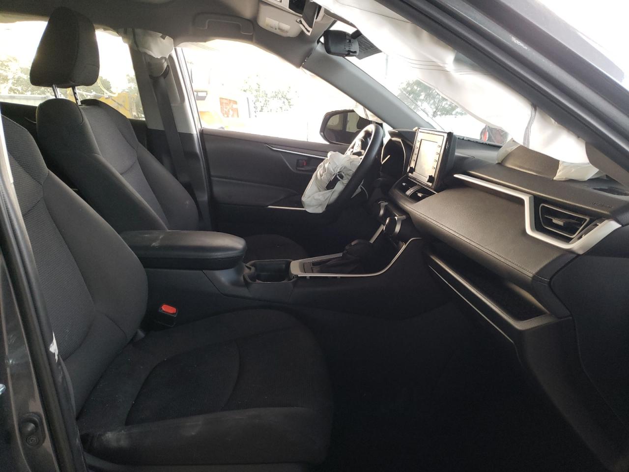 Photo 5 from auction – 2021 TOYOTA RAV4 LE with VIN 2T3H1RFV3MC104430