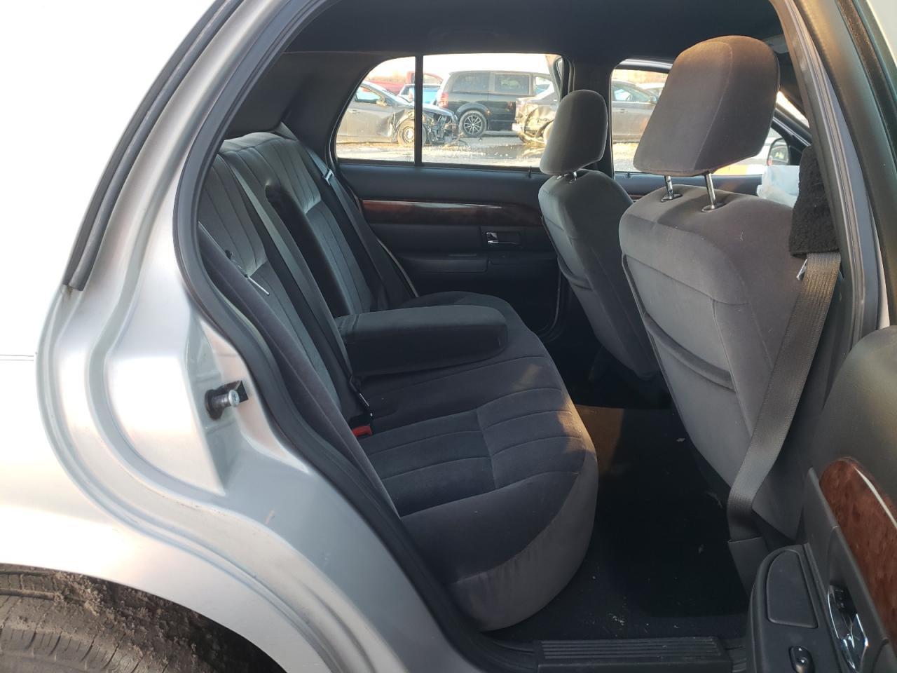 Photo 6 from auction – 2007 MERCURY GRAND MARQ with VIN 2MEFM74V57X626716