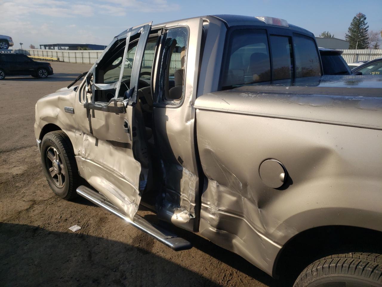 Photo 9 from auction – 2005 FORD F150 with VIN 1FTRF12515NC10928