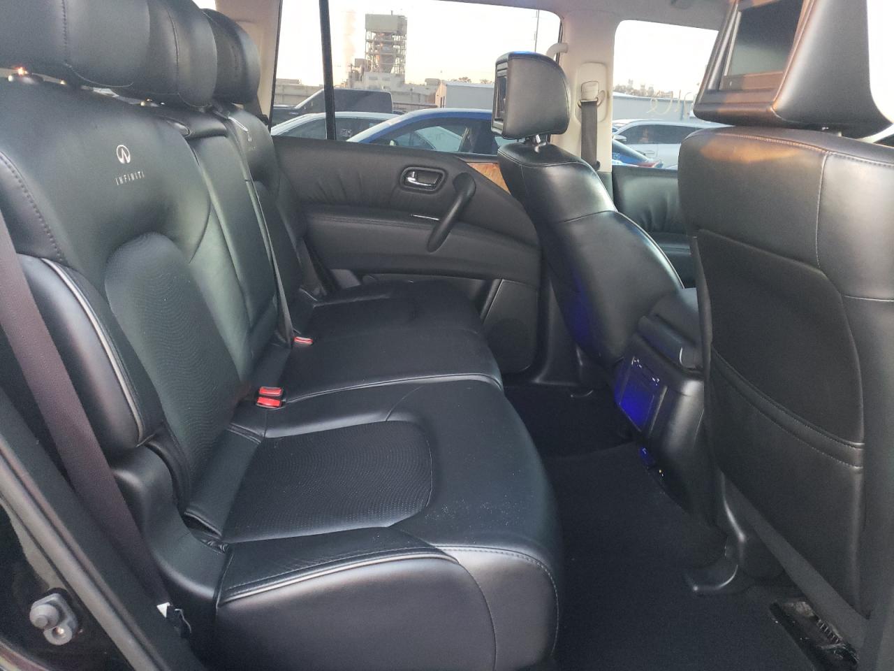 Photo 6 from auction – 2011 INFINITI QX56 with VIN JN8AZ2ND1B9701635