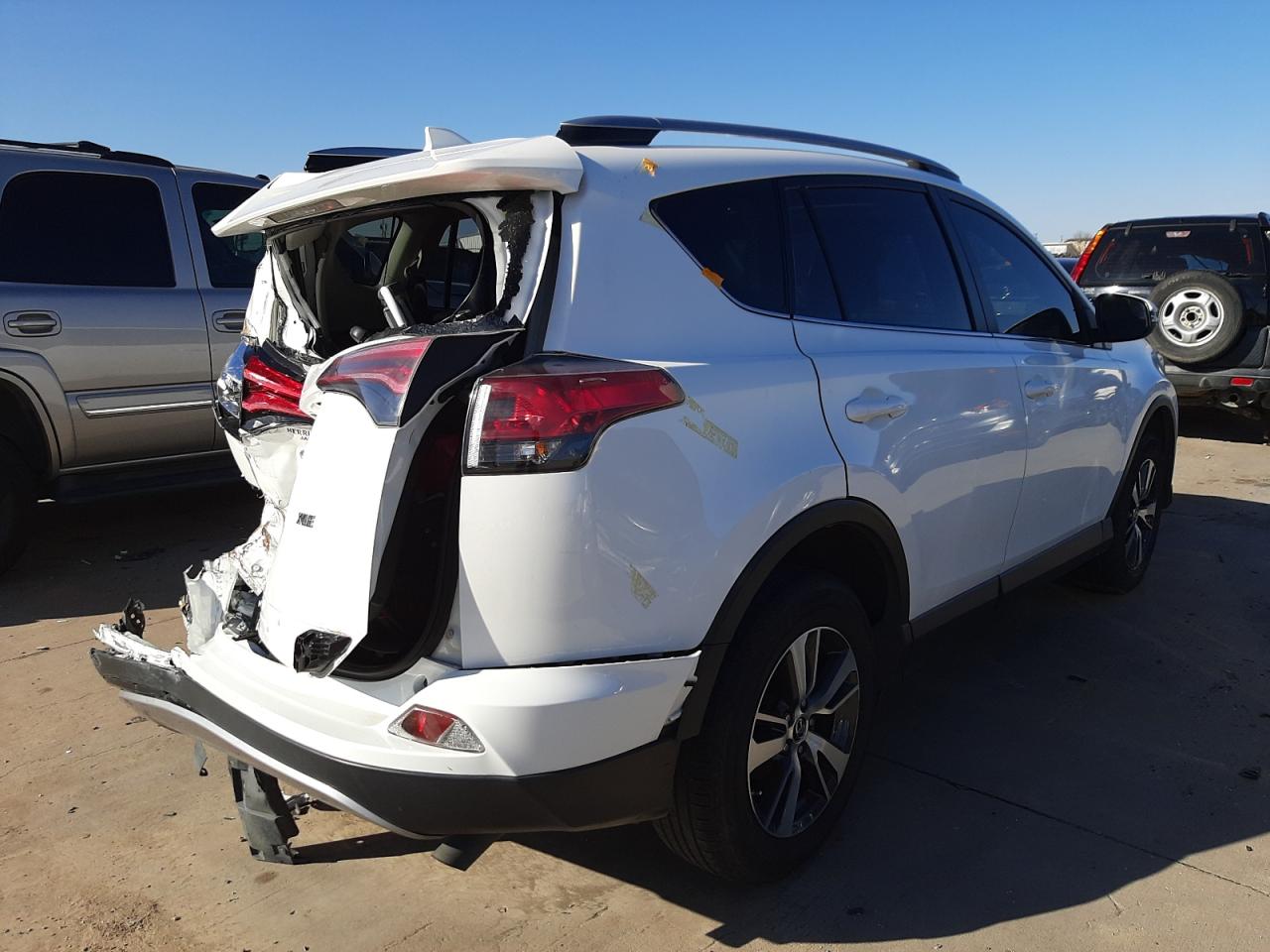 Photo 4 from auction – 2017 TOYOTA RAV4 XLE with VIN JTMWFREVXHJ714841