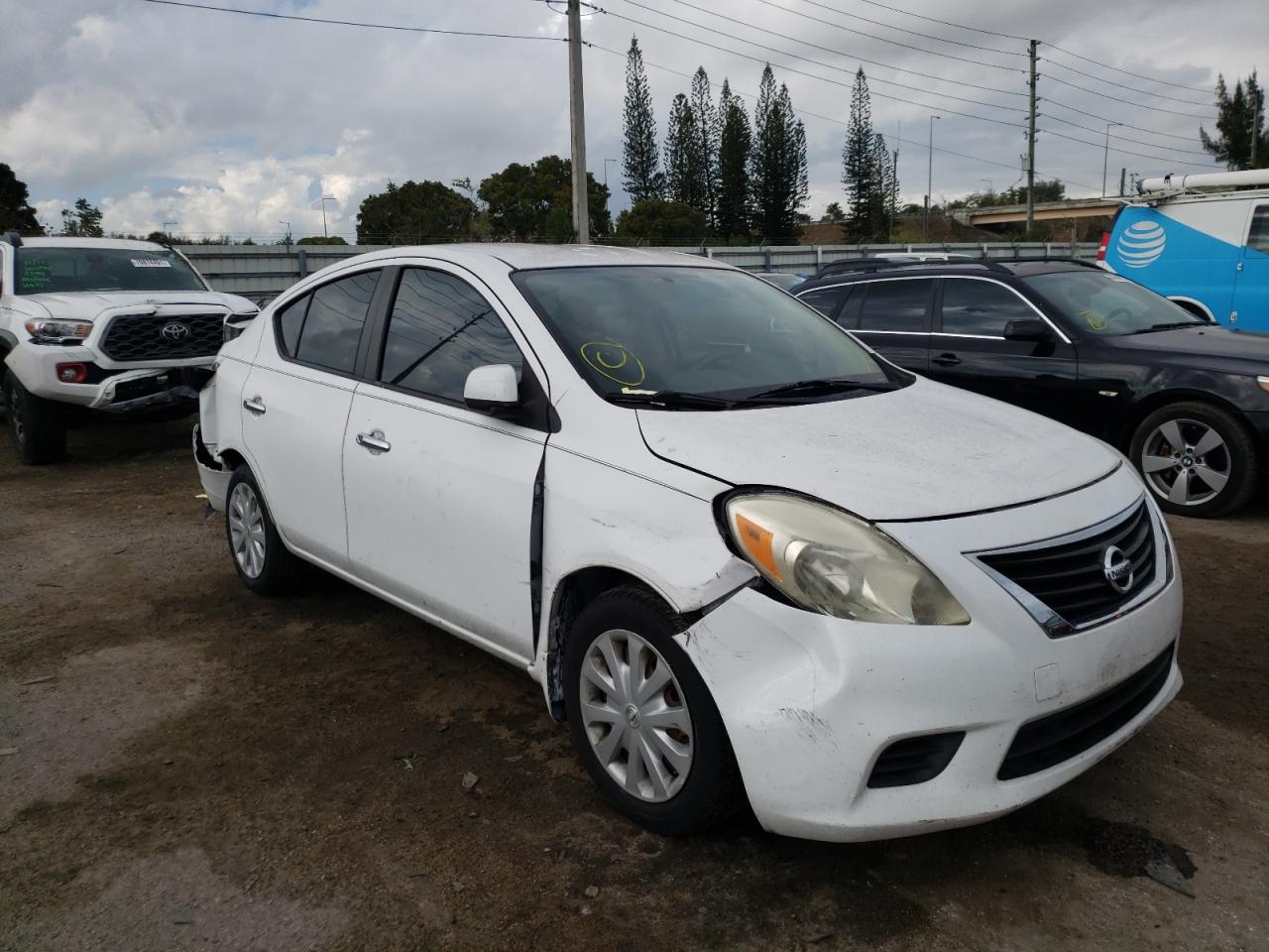 NISSAN VERSA S 2013 z numerem VIN 3N1CN7AP1DL844448 - Zdjęcie z aukcji