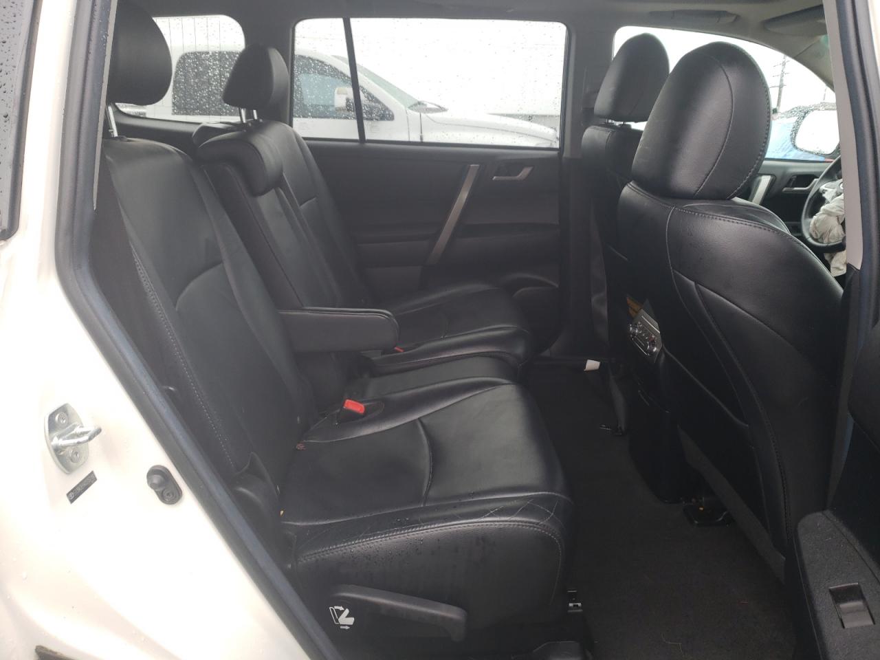Photo 6 from auction – 2012 TOYOTA HIGHLANDER with VIN 5TDBK3EH4CS157180