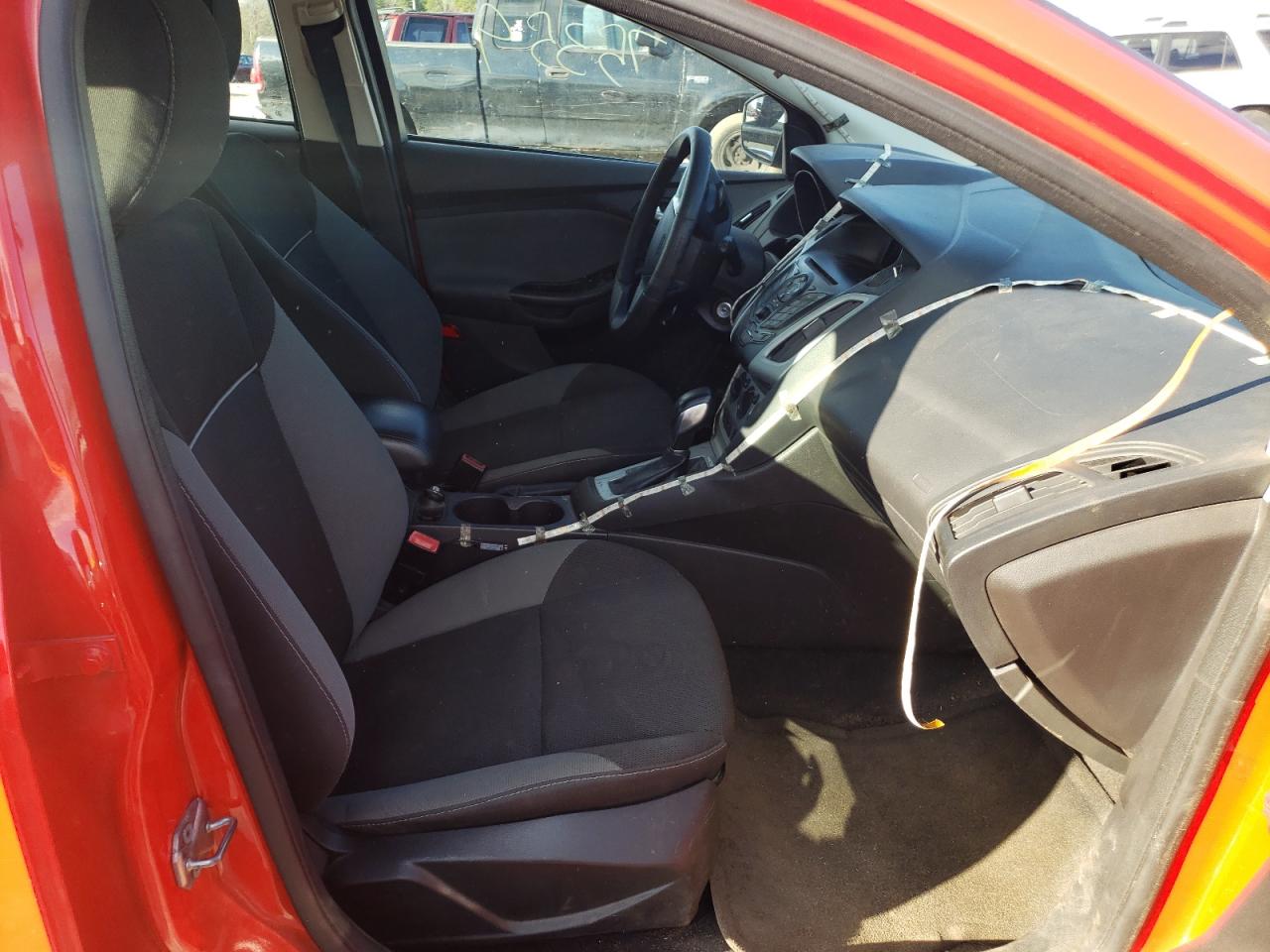 Photo 5 from auction – 2013 FORD FOCUS SE with VIN 1FADP3K27DL336283
