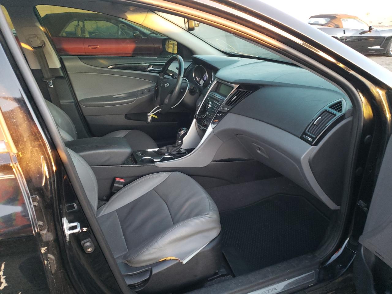 Photo 5 from auction – 2011 HYUNDAI SONATA SE with VIN 5NPEC4AC6BH019459
