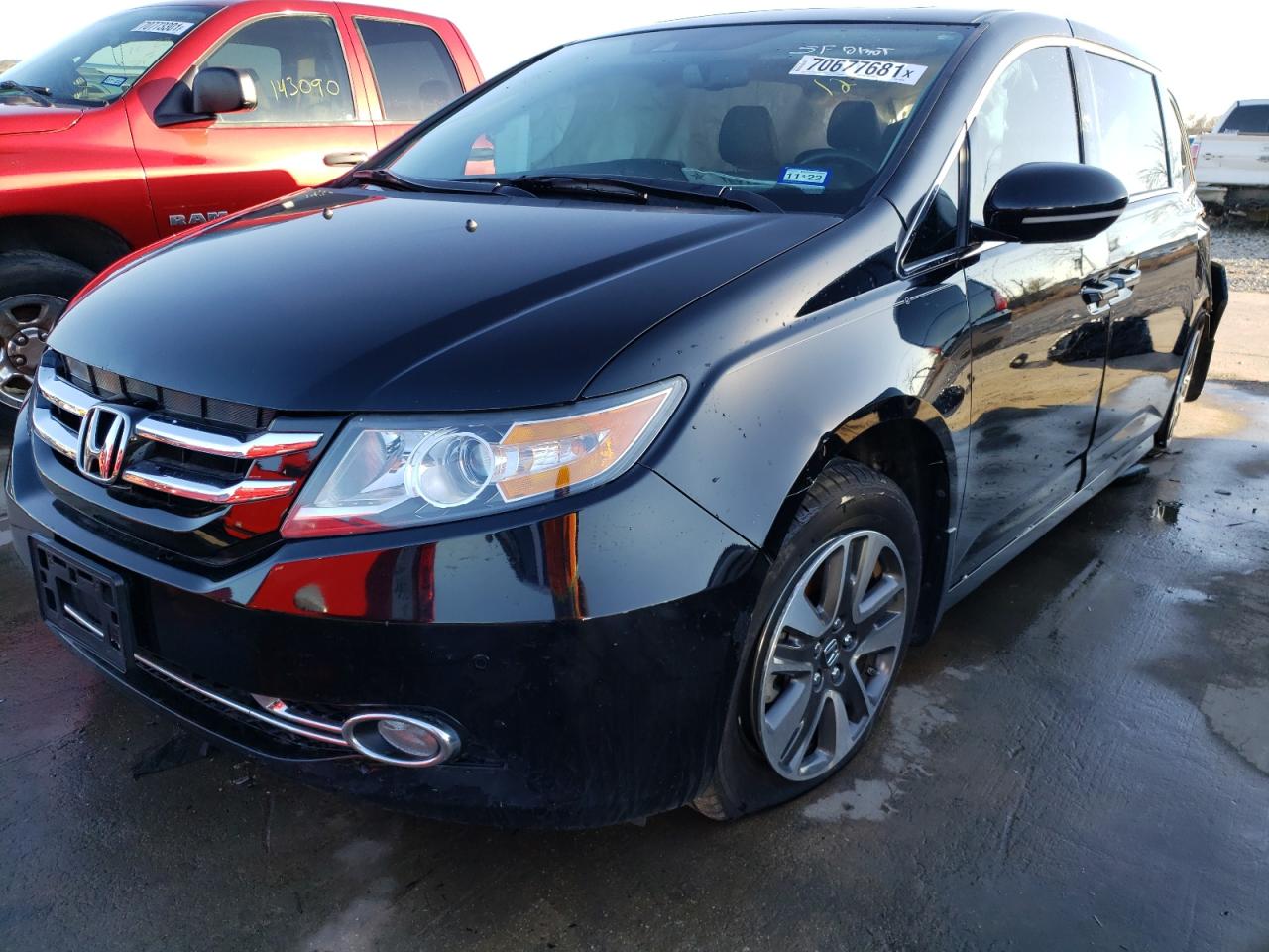 Photo 2 from auction – 2015 HONDA ODYSSEY TO with VIN 5FNRL5H98FB080690