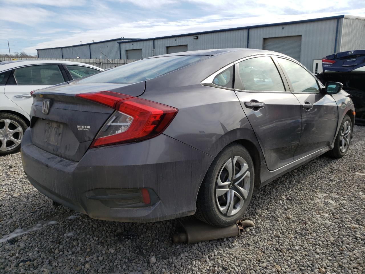 Photo 4 from auction – 2017 HONDA CIVIC LX with VIN 19XFC2F57HE045424