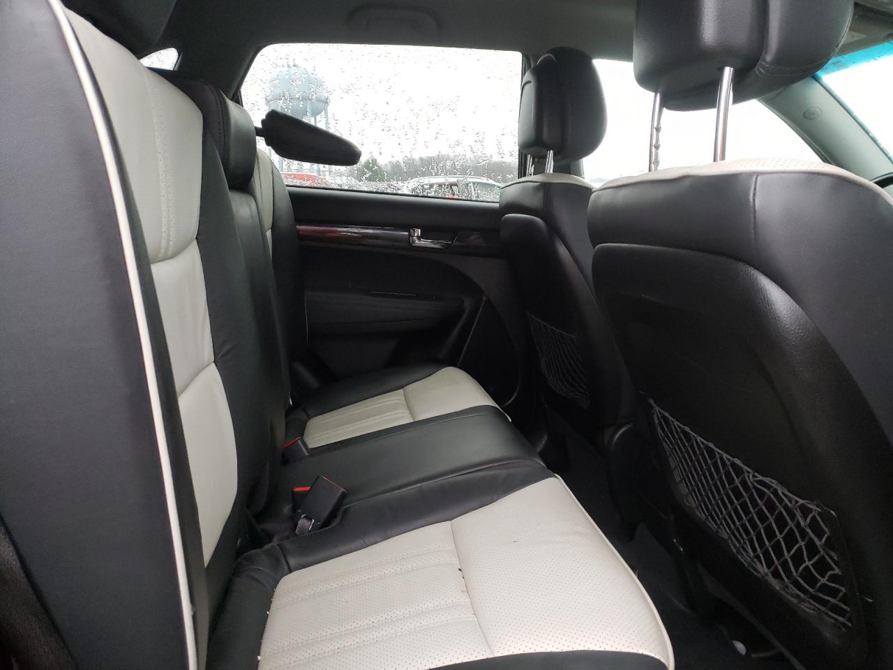 Photo 6 from auction – 2013 KIA SORENTO SX with VIN 5XYKWDA24DG354750