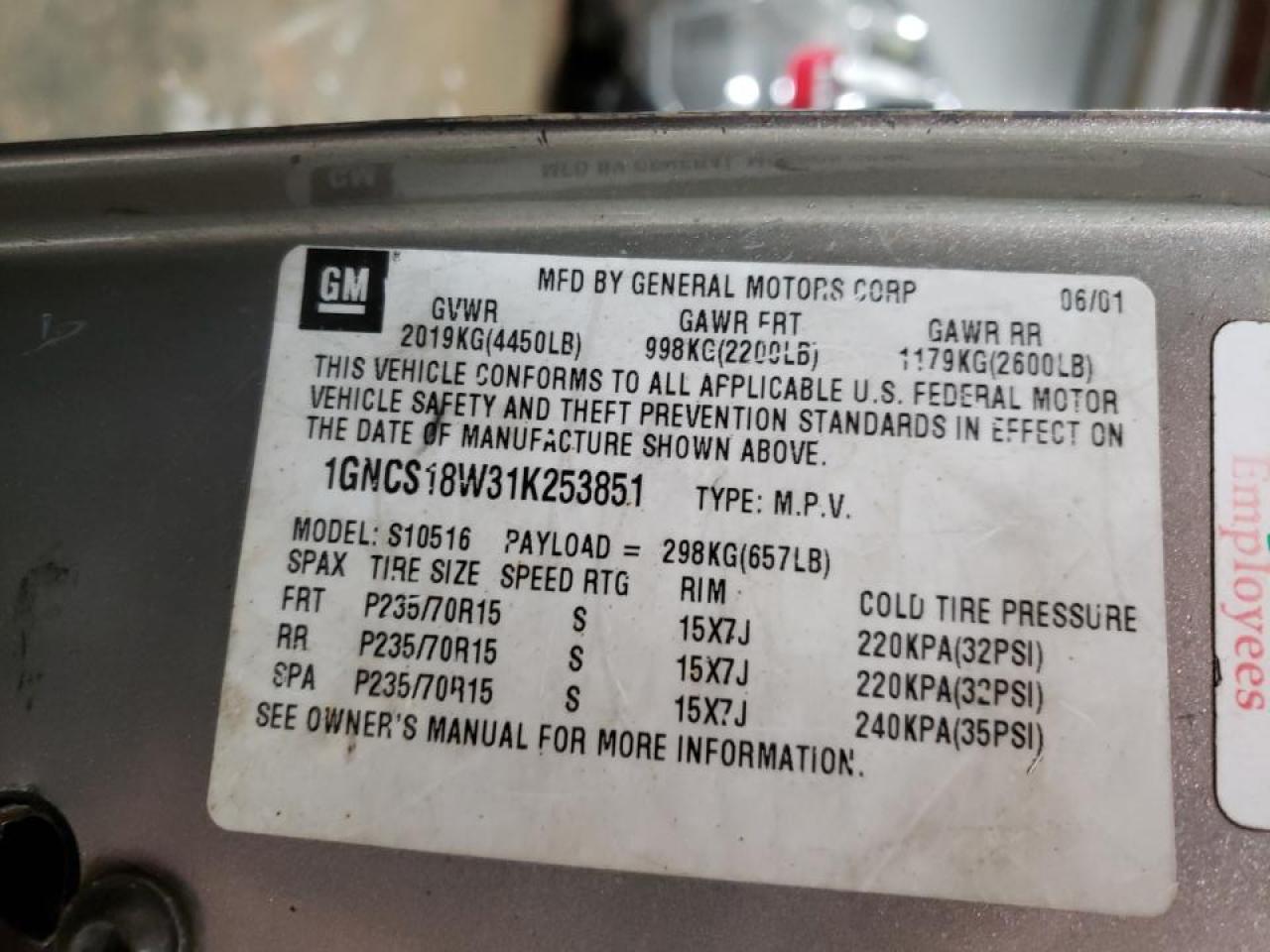 Photo 10 from auction – 2001 CHEVROLET BLAZER with VIN 1GNCS18W31K253851