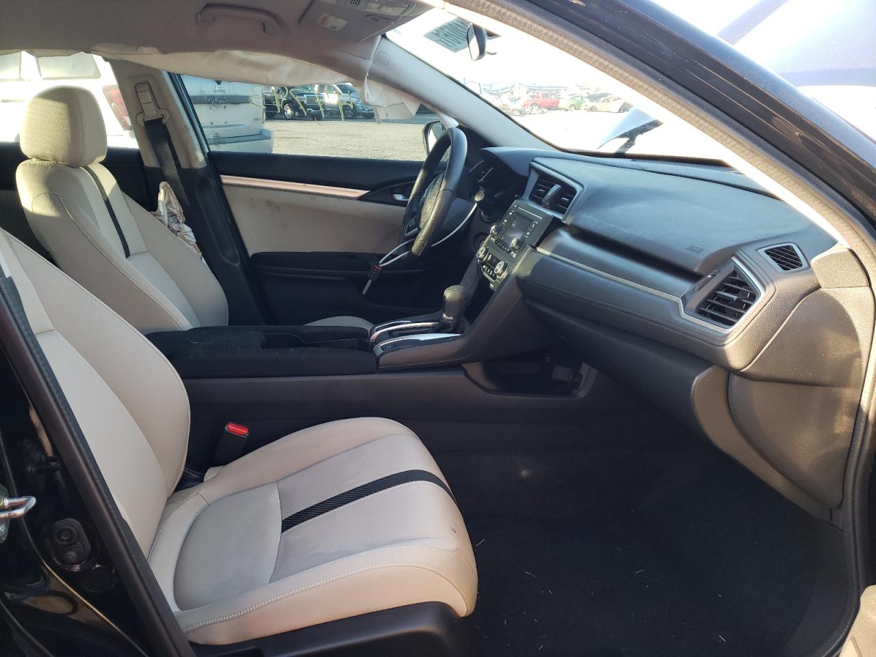 Photo 5 from auction – 2016 HONDA CIVIC LX with VIN 19XFC2F51GE044462