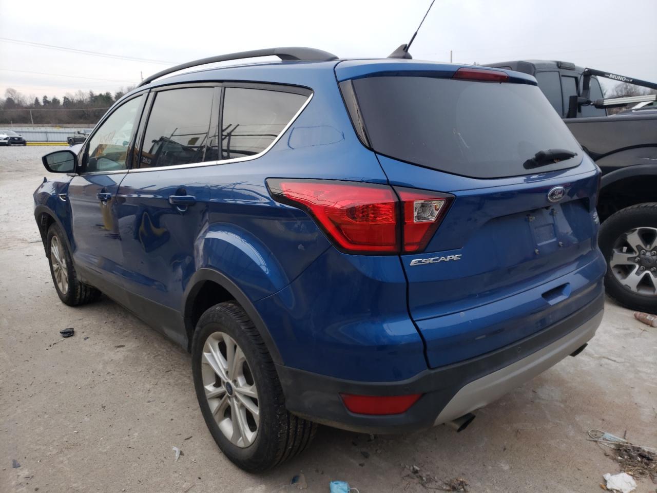 Photo 3 from auction – 2019 FORD ESCAPE SEL with VIN 1FMCU9HD2KUA95049