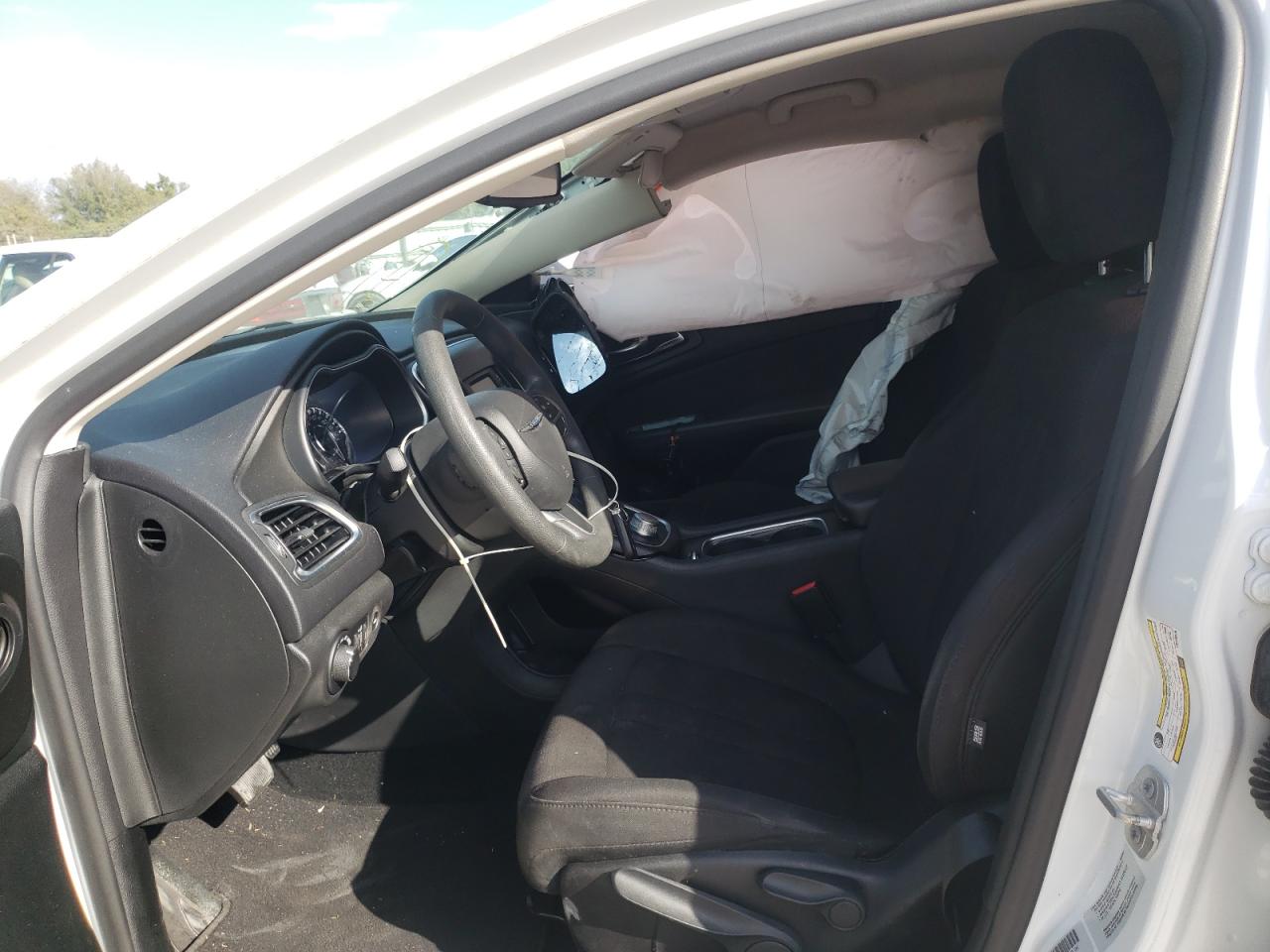 Photo 5 from auction – 2015 CHRYSLER 200 LIMITE with VIN 1C3CCCAB5FN726670