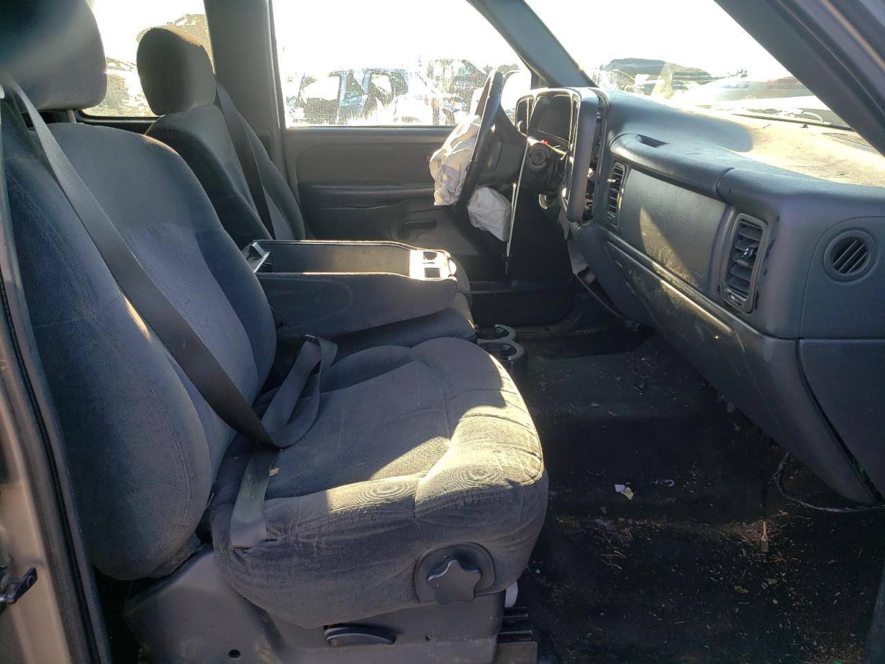 Photo 5 from auction – 2001 CHEVROLET SILVERADO with VIN 1GCEK19T71E292558