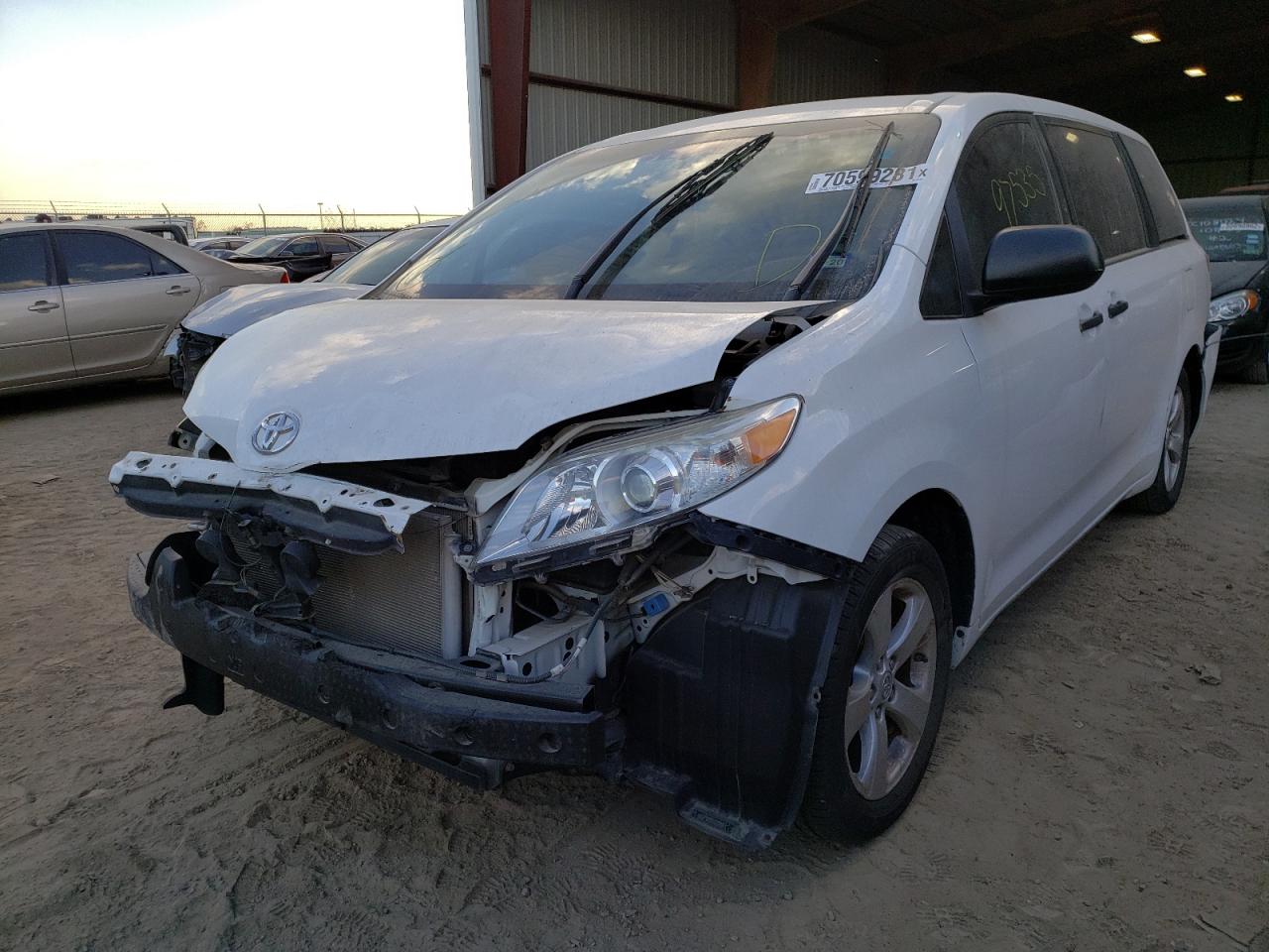 Photo 2 from auction – 2013 TOYOTA SIENNA with VIN 5TDZK3DC4DS322148