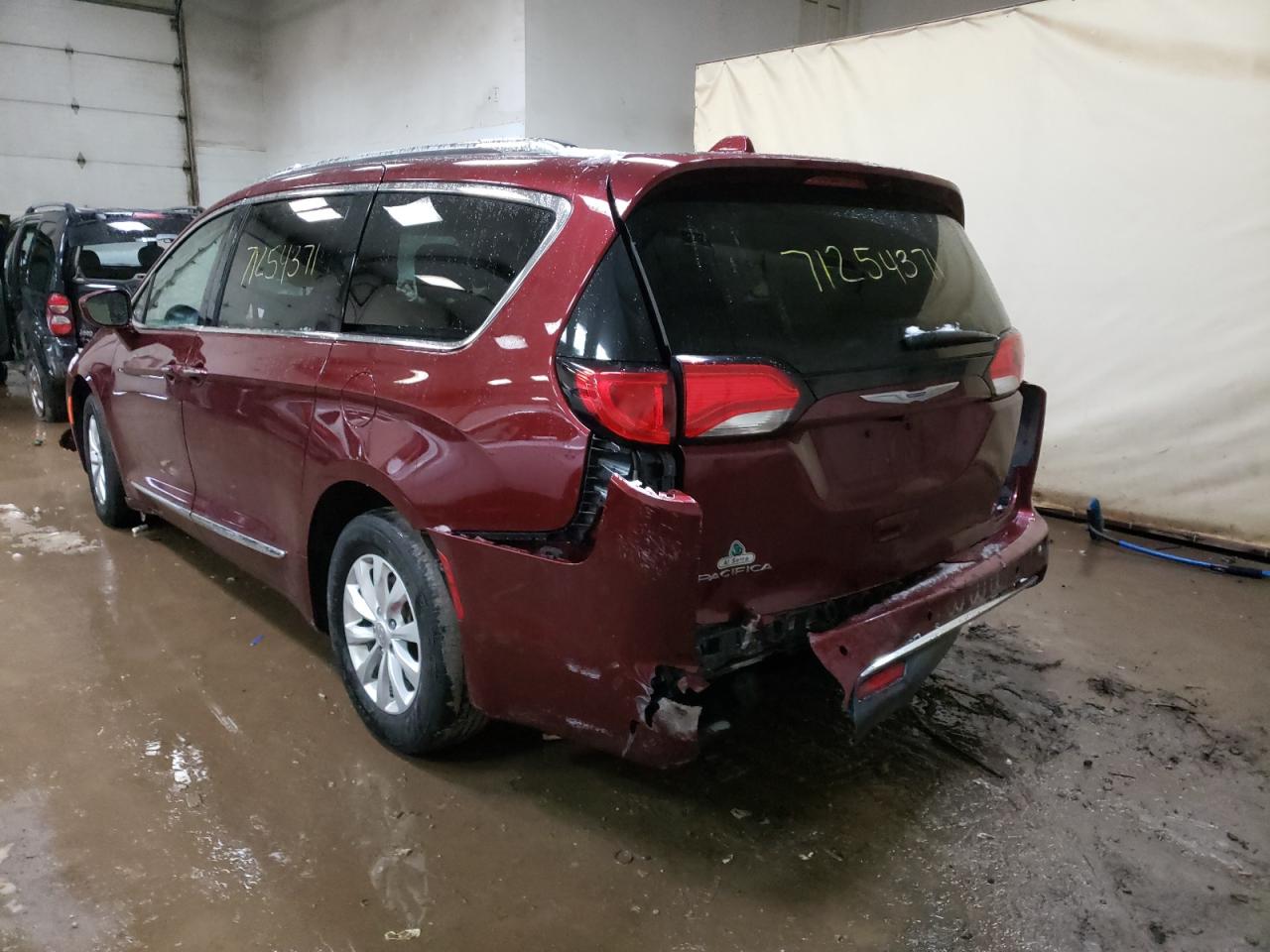 Photo 3 from auction – 2018 CHRYSLER PACIFICA T with VIN 2C4RC1BG1JR101196
