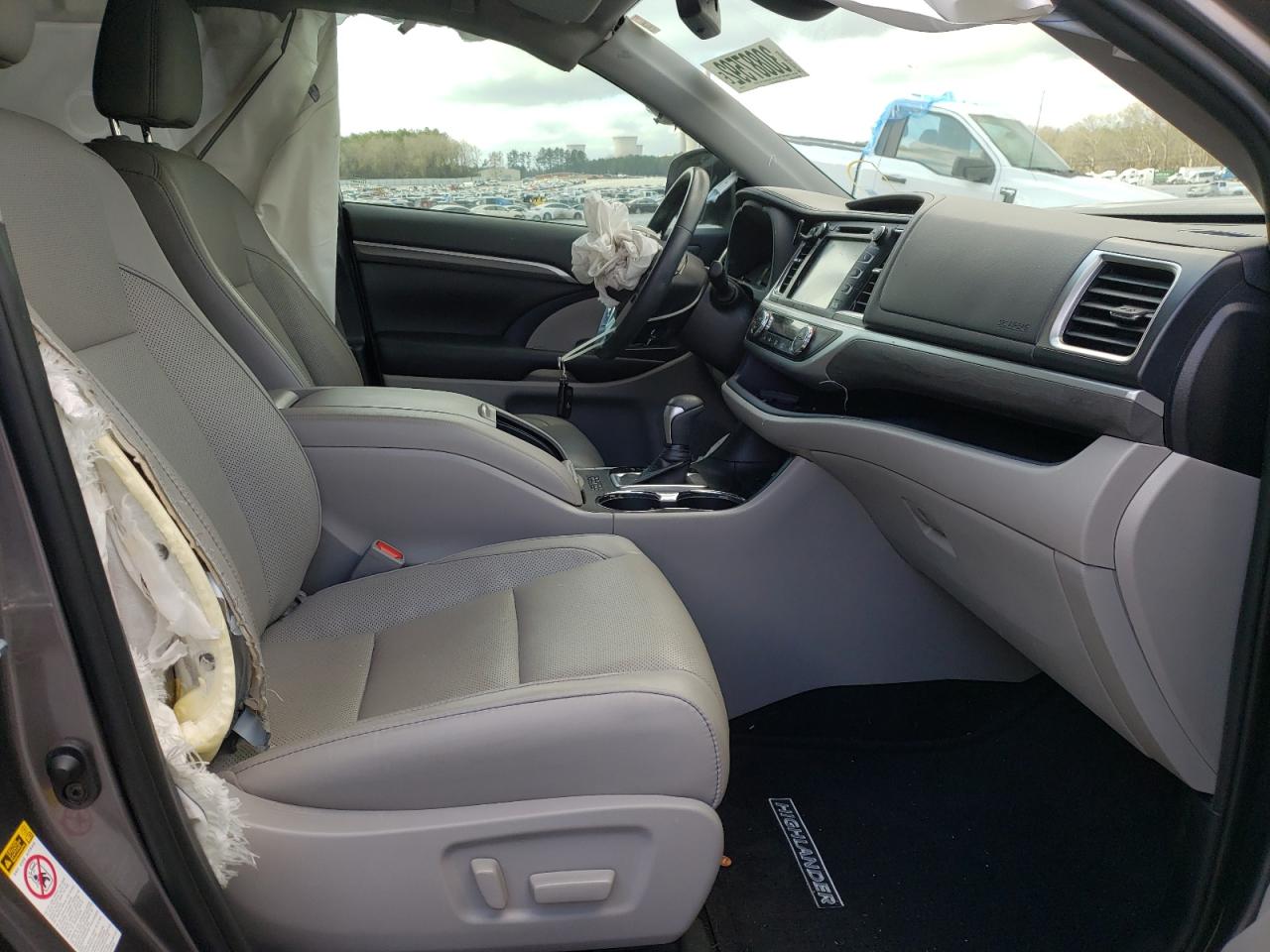 Photo 5 from auction – 2019 TOYOTA HIGHLANDER with VIN 5TDYZRFHXKS344574