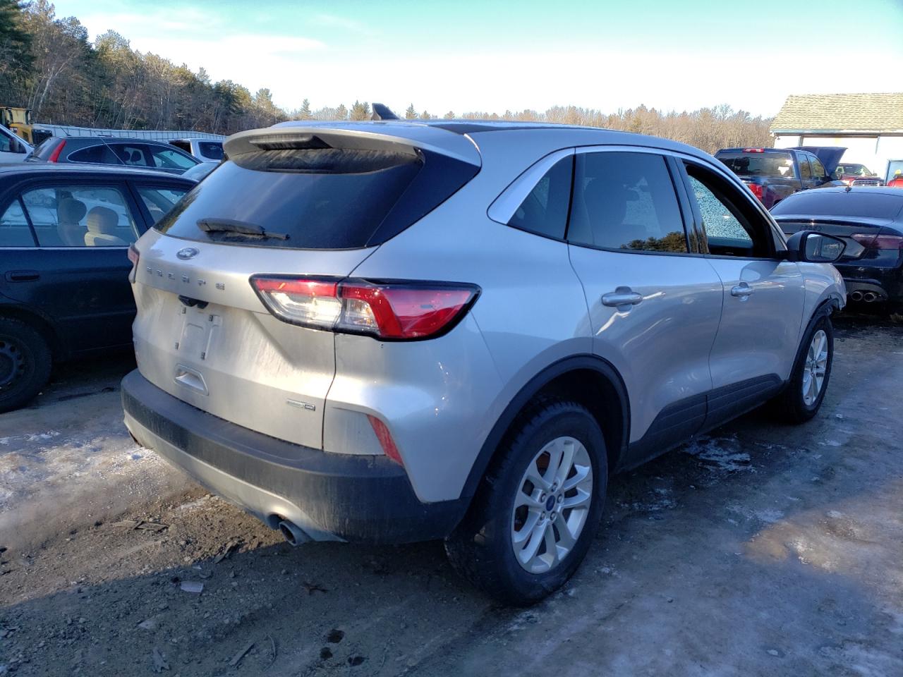 Photo 4 from auction – 2020 FORD ESCAPE SE with VIN 1FMCU9G68LUC18213
