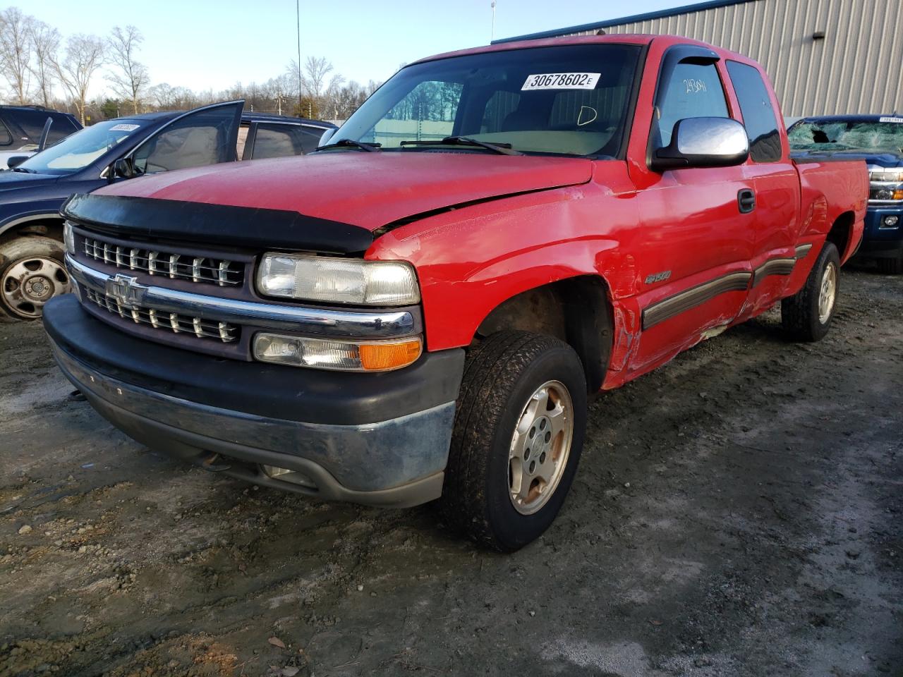 Photo 2 from auction – 2002 CHEVROLET SILVERADO with VIN 1GCEK19T02E174336