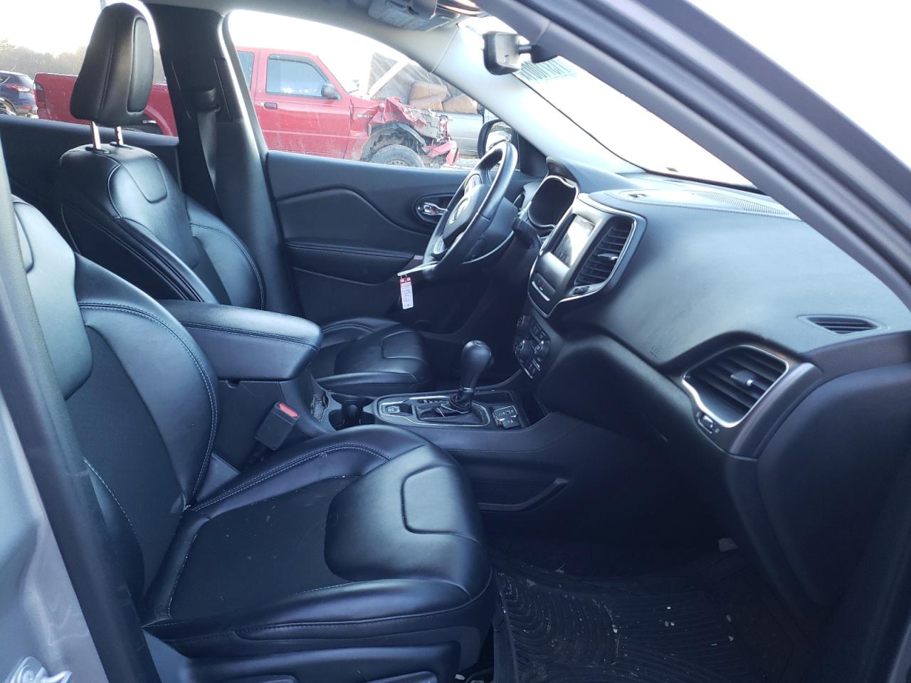 Photo 5 from auction – 2019 JEEP CHEROKEE L with VIN 1C4PJLLNXKD242052