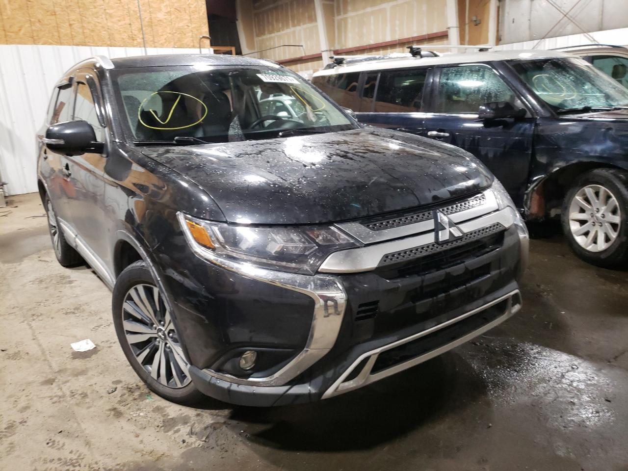 MITSUBISHI OUTLANDER 2019 with VIN JA4AZ3A33KJ000957 - Photo from auction
