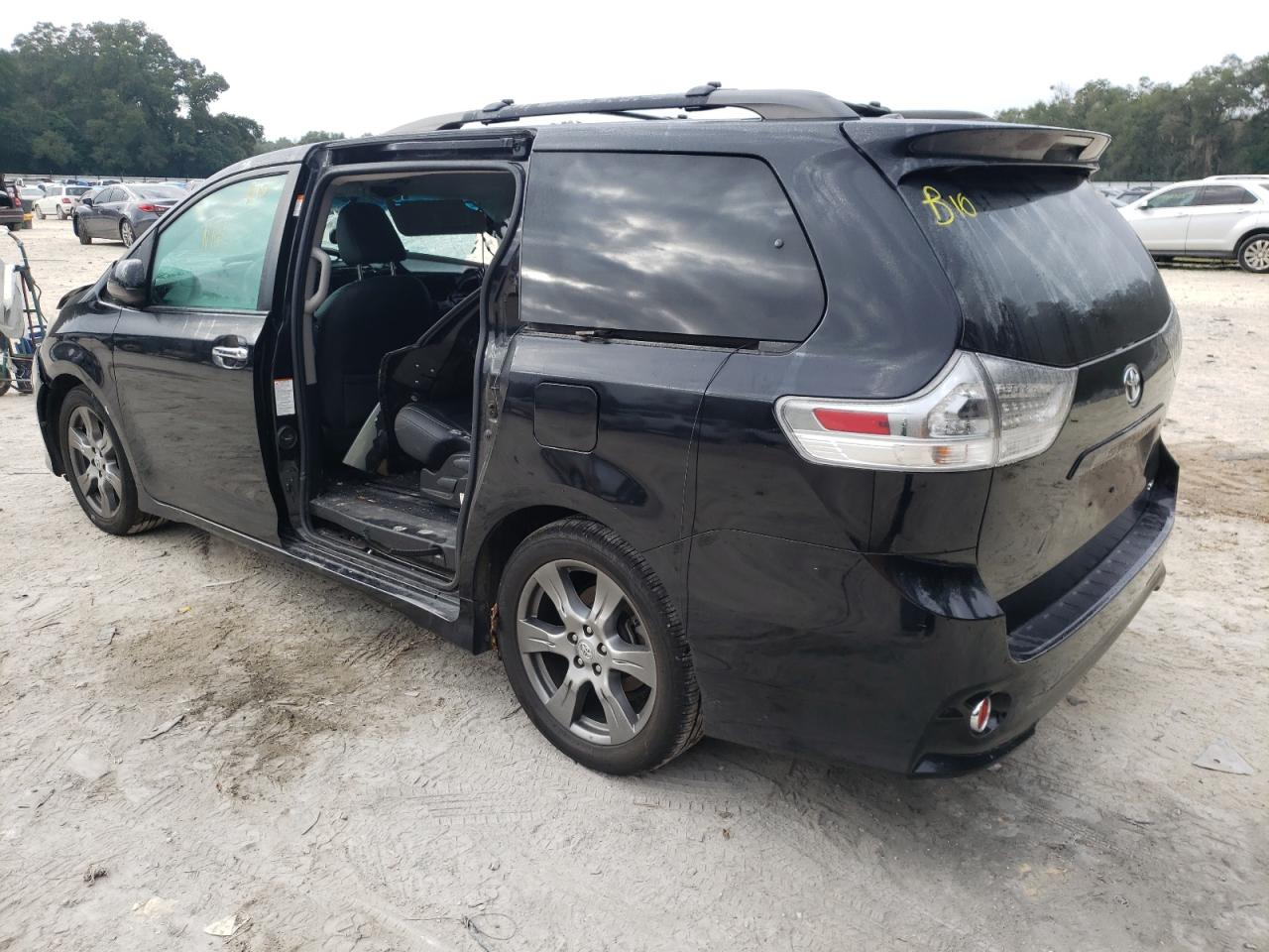 Photo 3 from auction – 2017 TOYOTA SIENNA SE with VIN 5TDXZ3DC6HS797521
